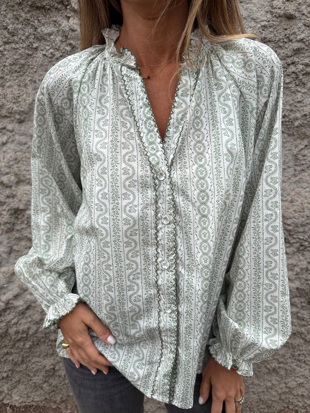 Blusa diseños y manga globo verde