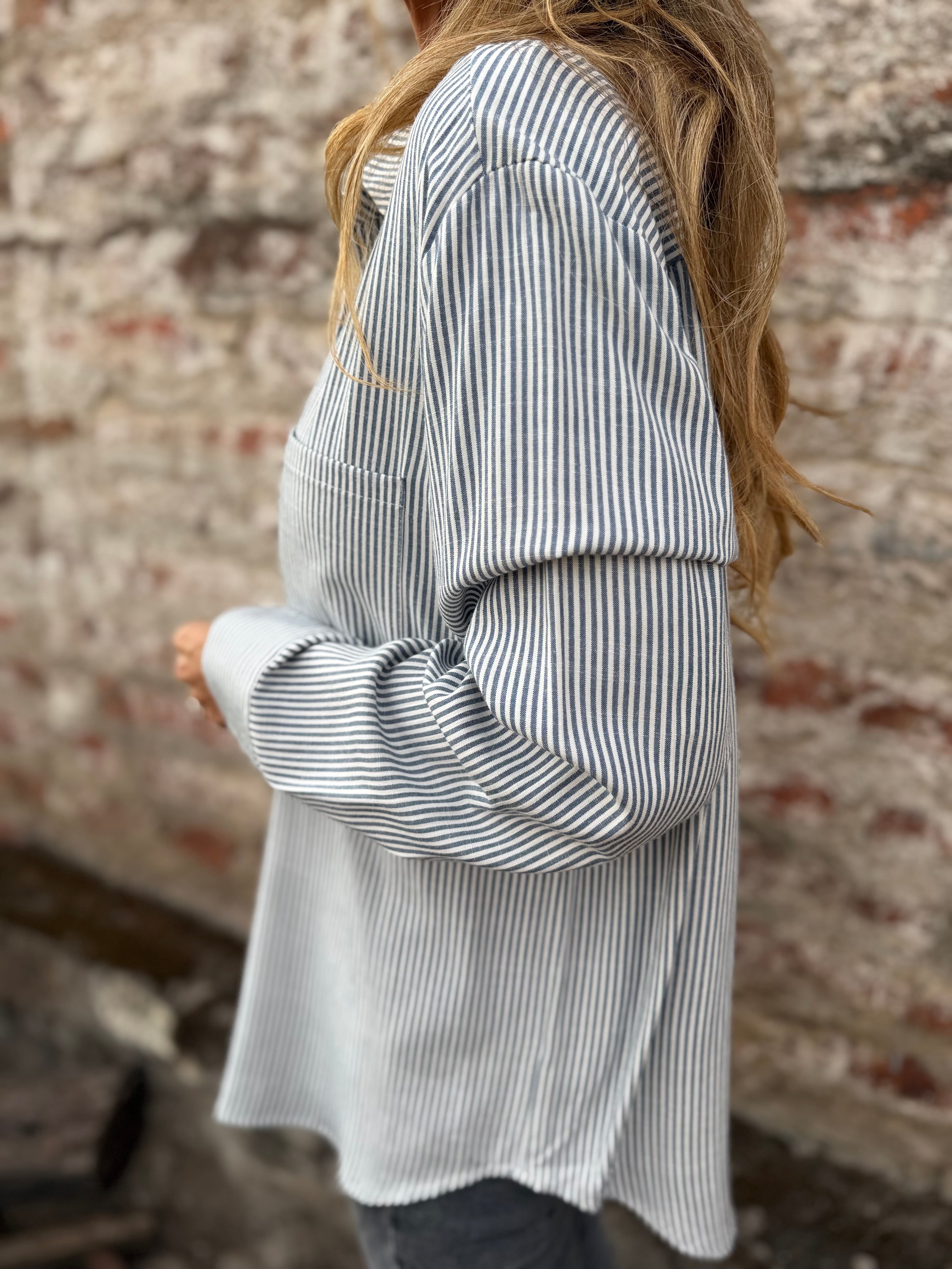 Blusa líneas delgadas azul