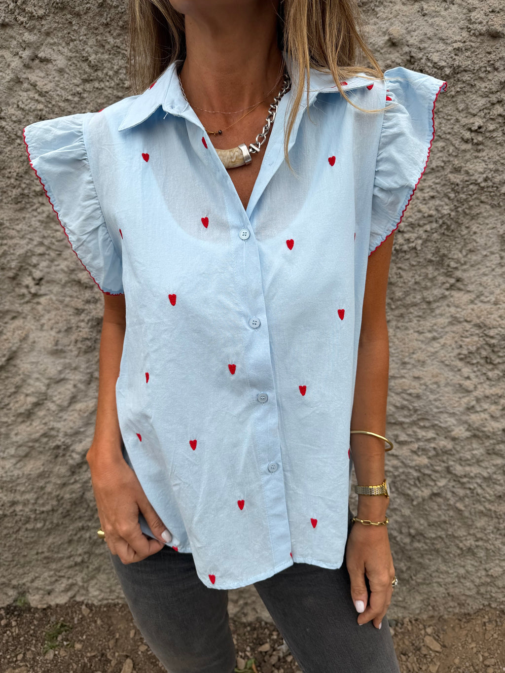 Blusa corazones bordados y vuelitos celeste