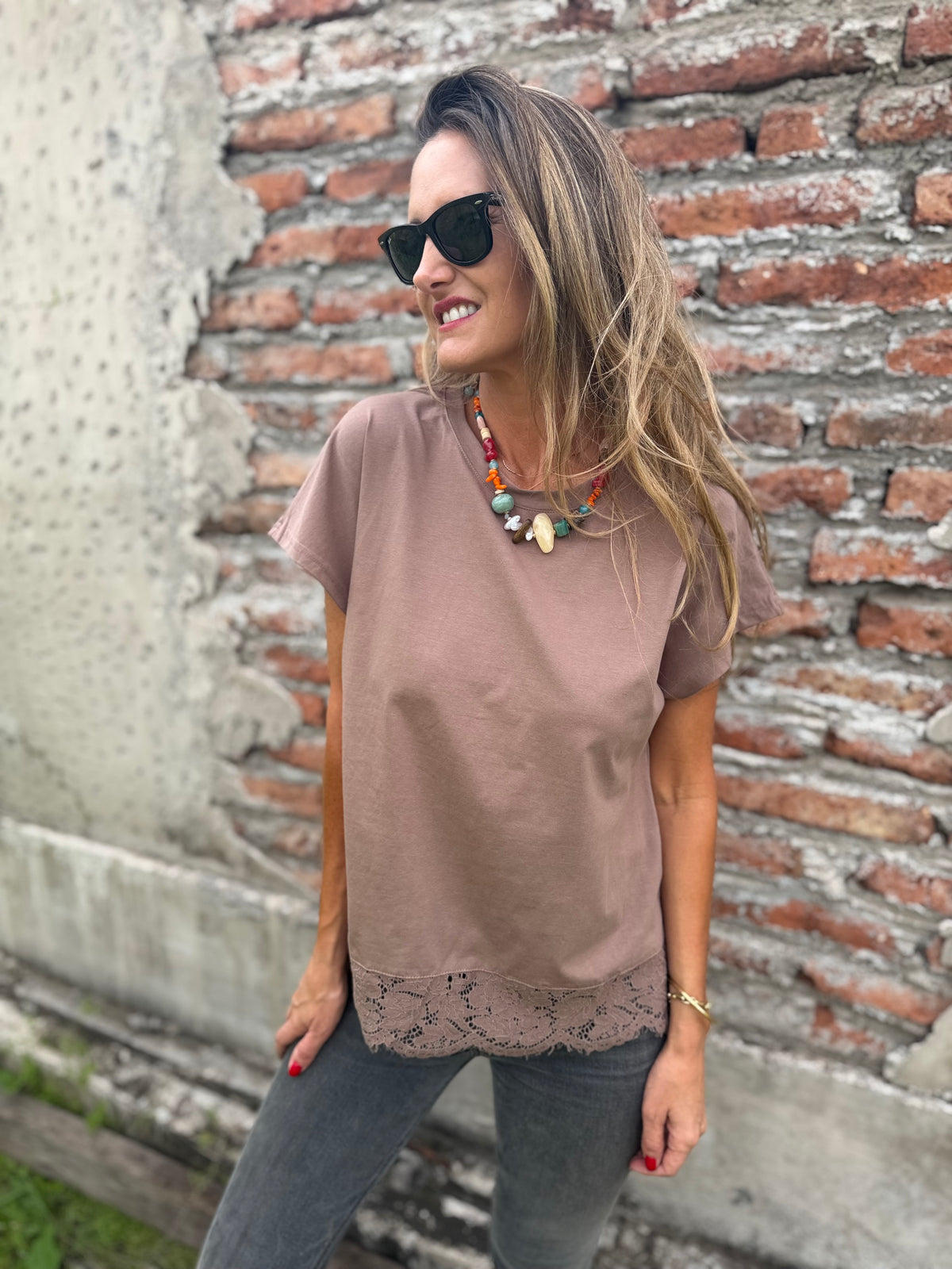 Polera básica algodón encaje inferior café