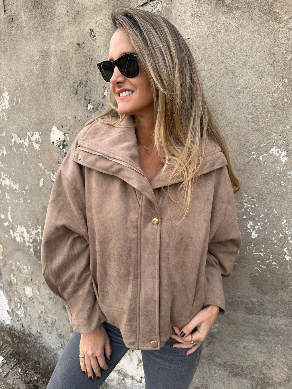Chaqueta gamuza acolchada camel