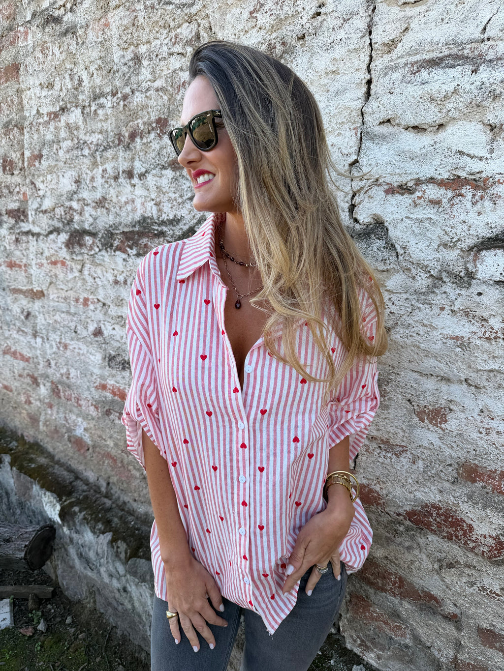 Blusa líneas y corazones roja