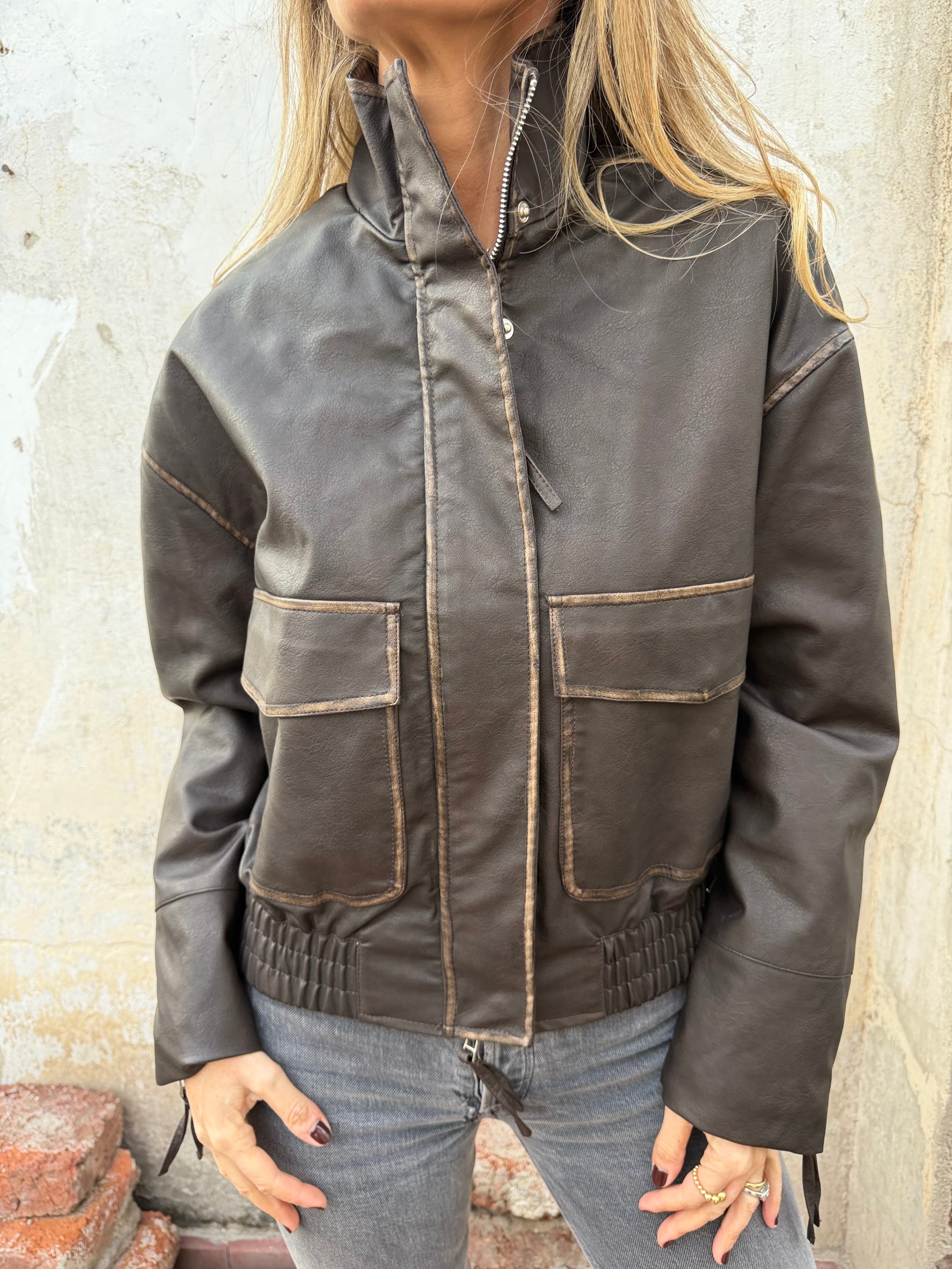 Chaqueta efecto cuero desgastado café