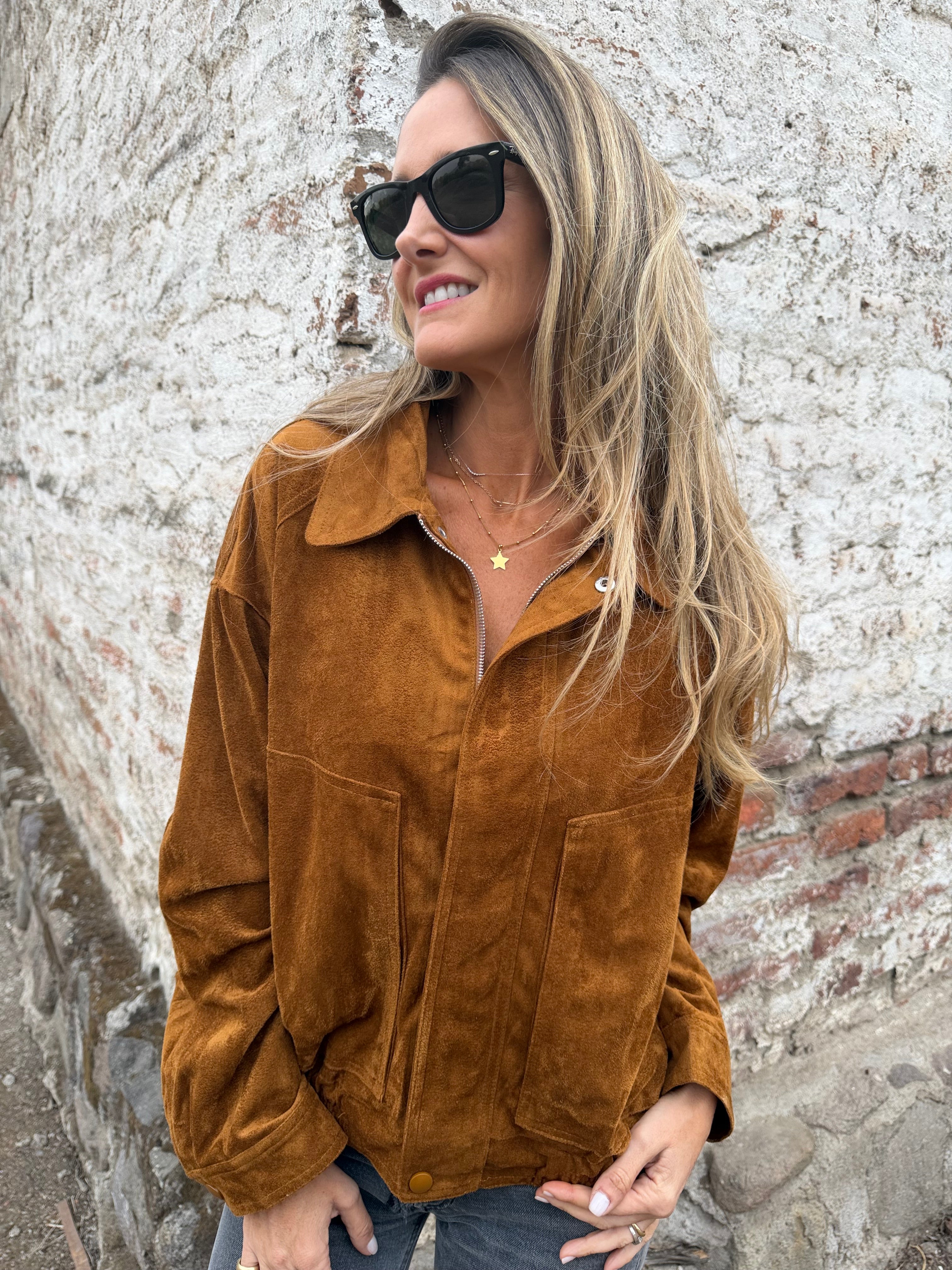 Bomber efecto cuero gamuza caramelo