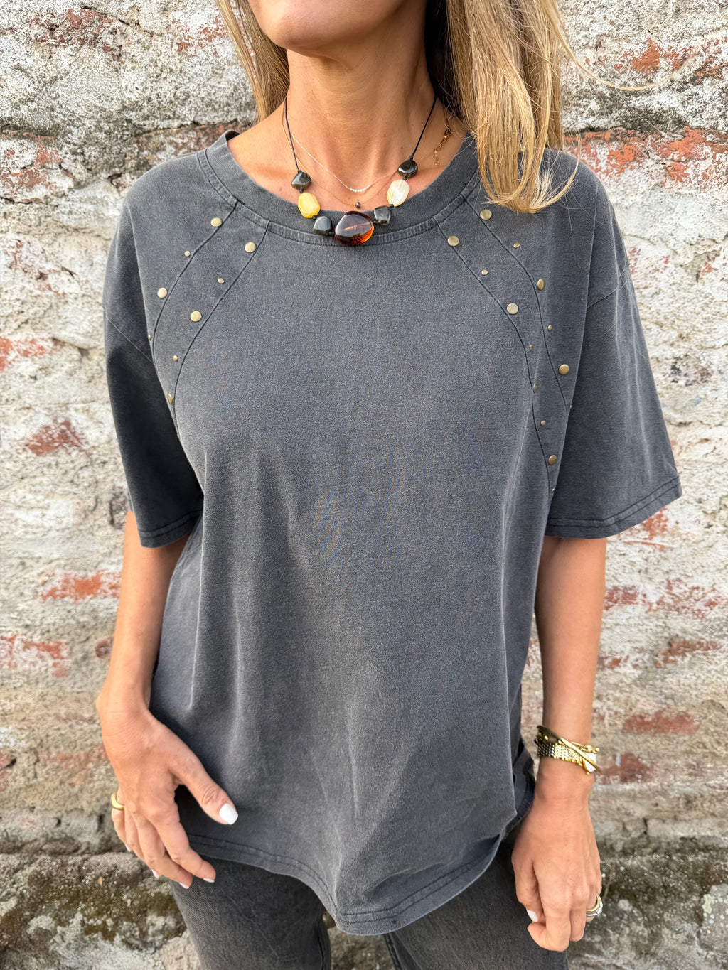 Maxxi polera tachas gris