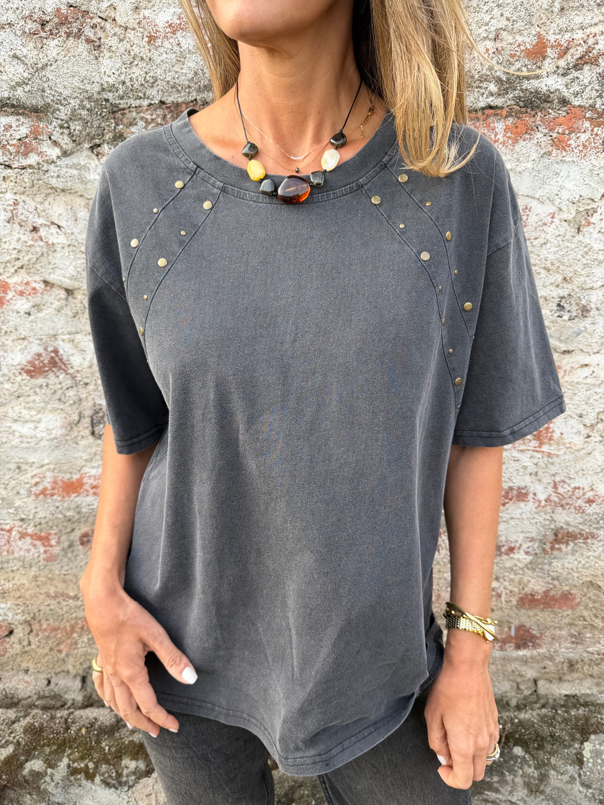 Maxxi polera tachas gris