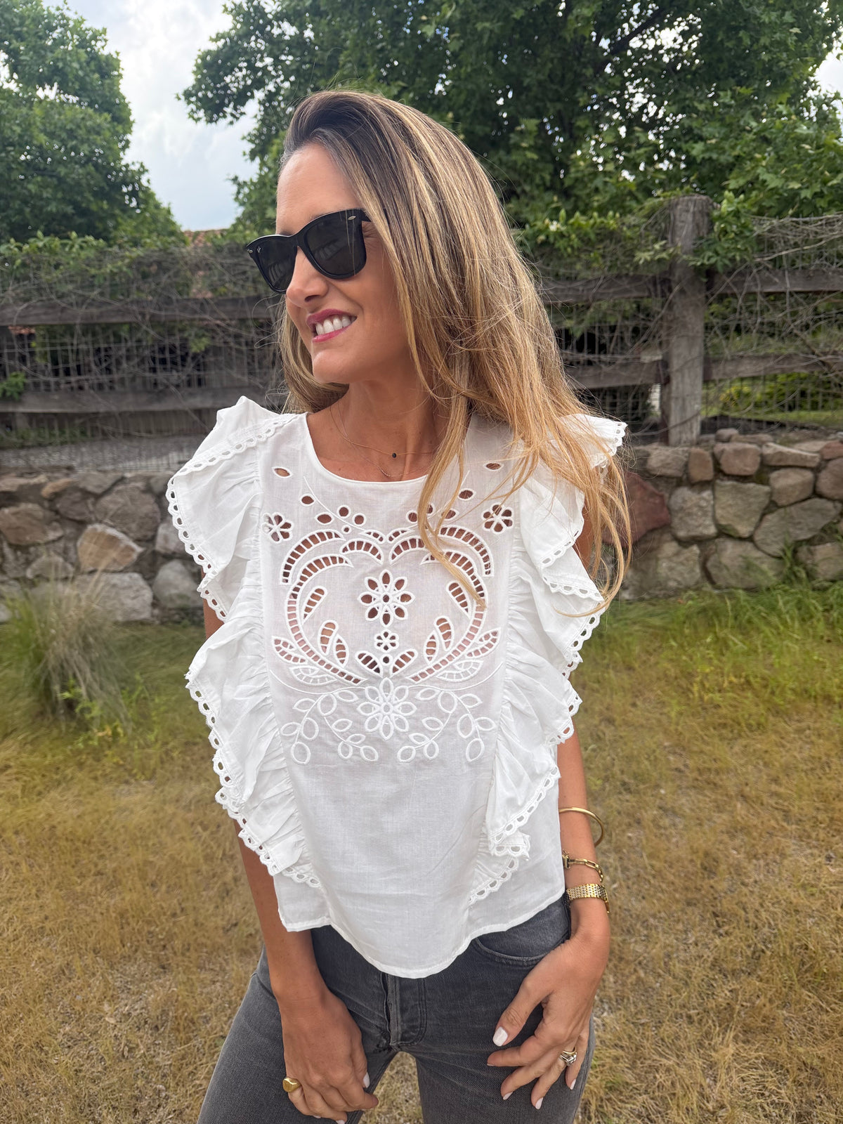 Blusita broderie y vuelitos blanca