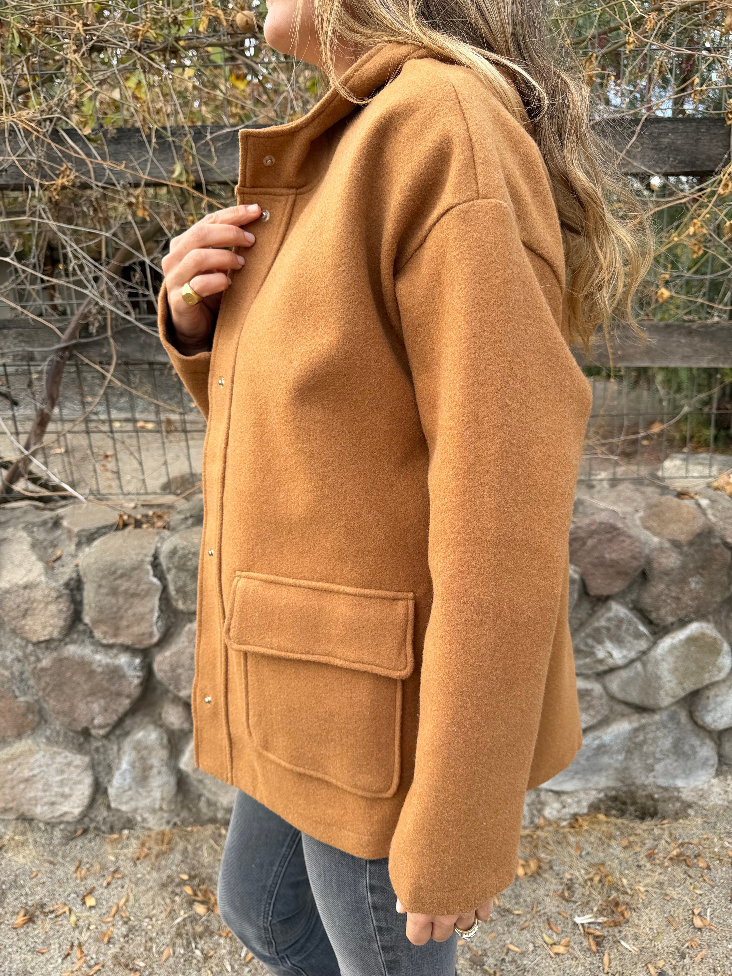 Chaqueta simple paño bolsillos camel