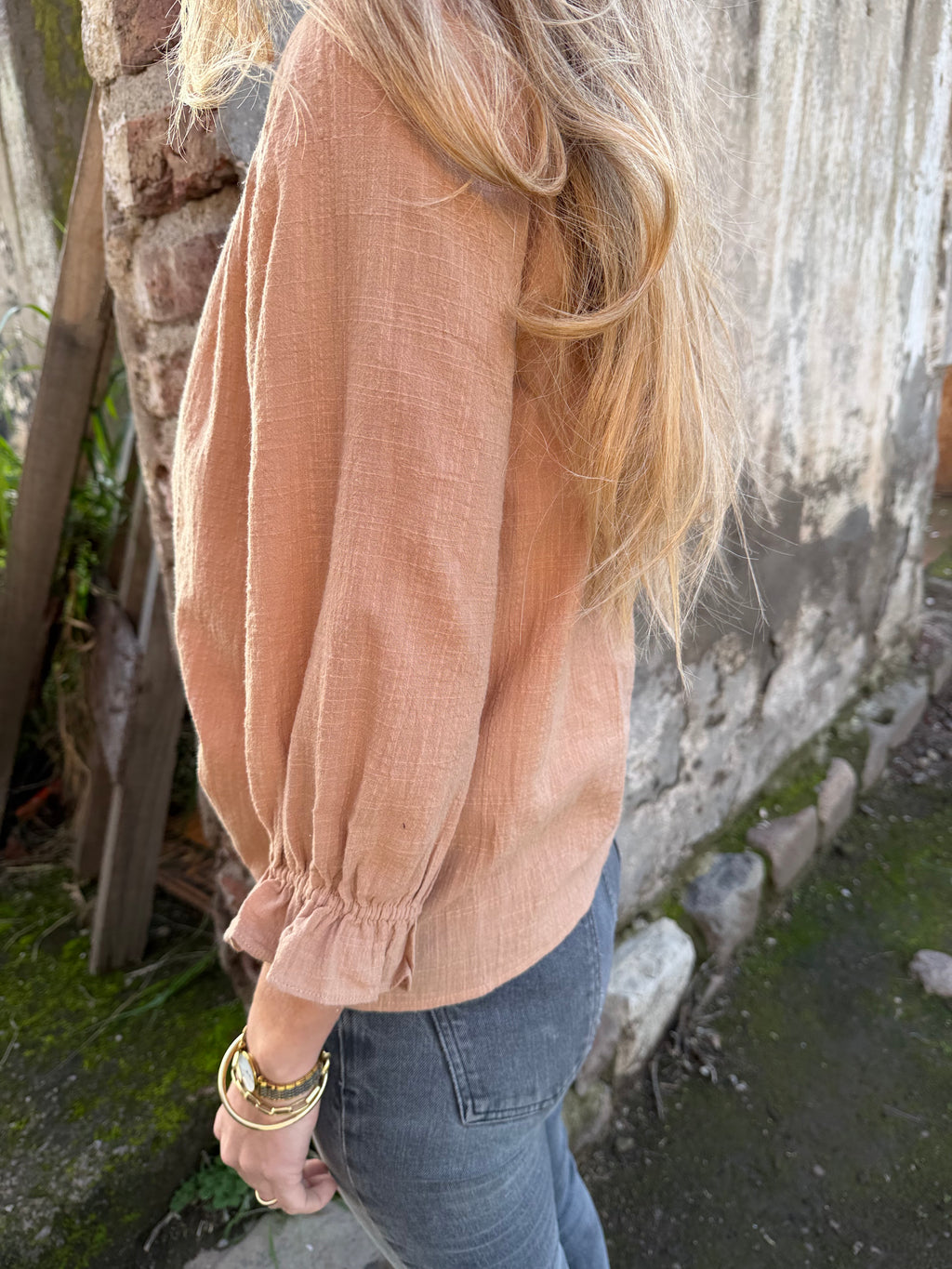 Blusa bámbula botones madera camel