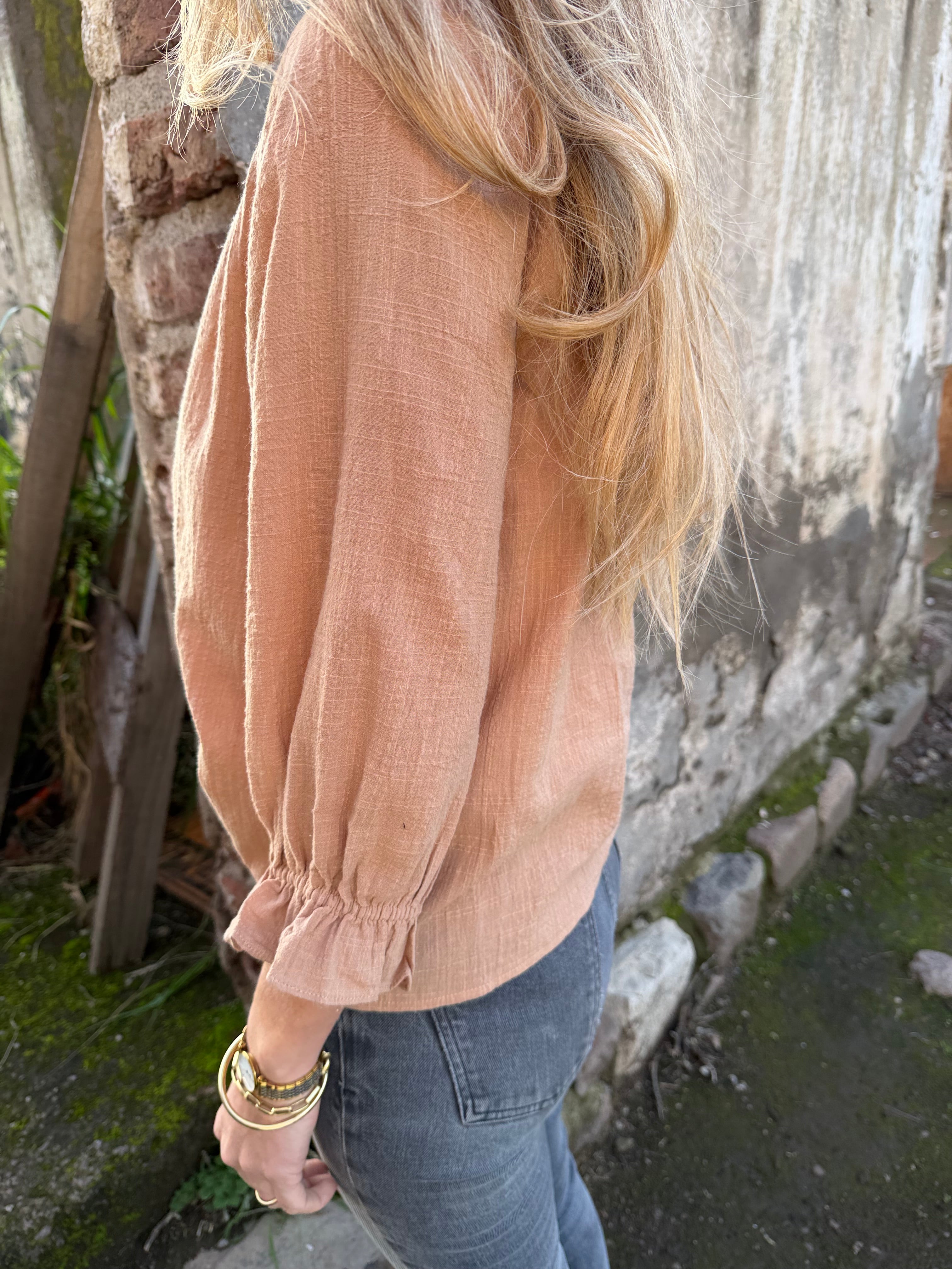 Blusa bámbula botones madera camel