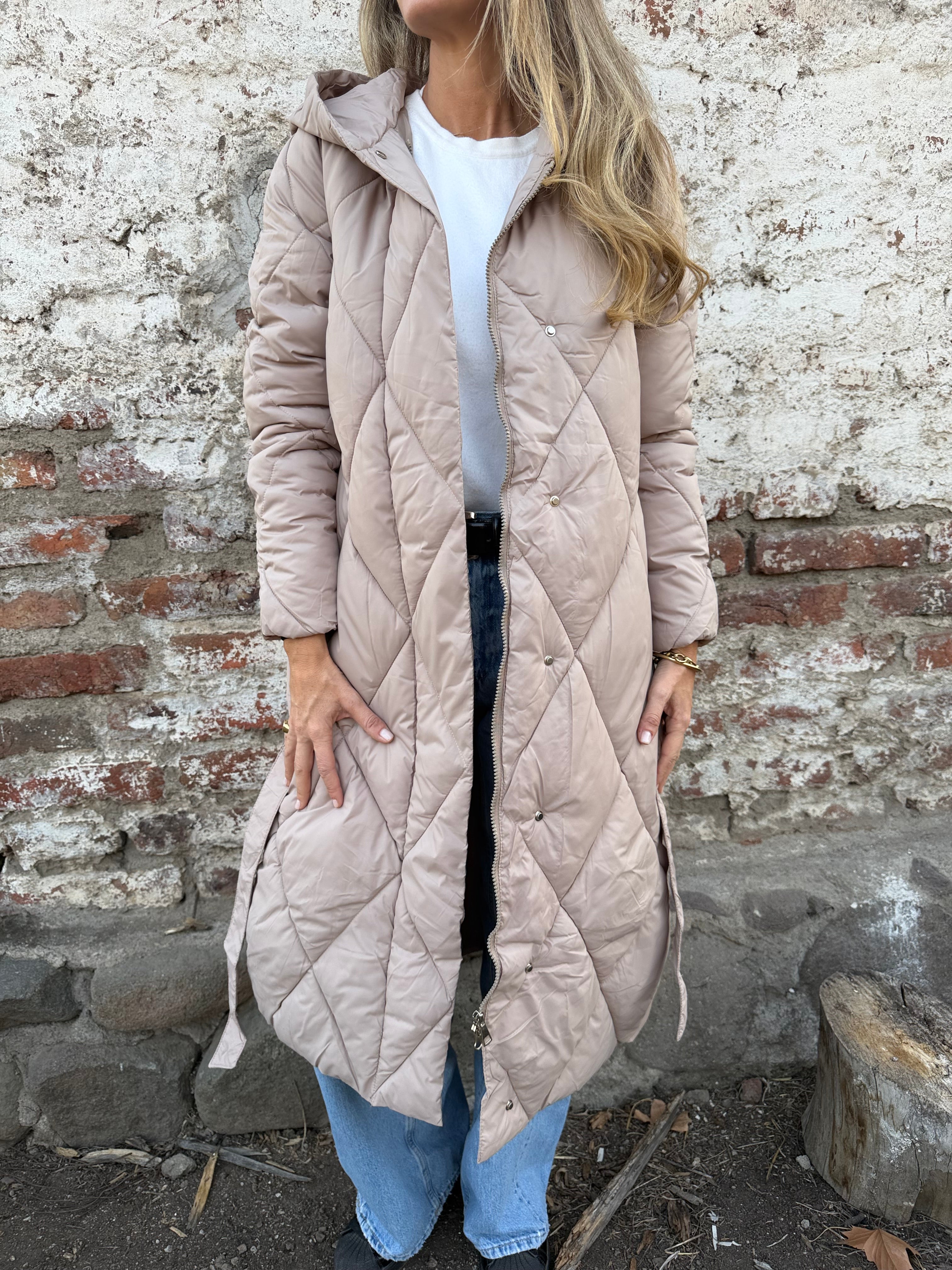 Parca larga acolchada beige claro