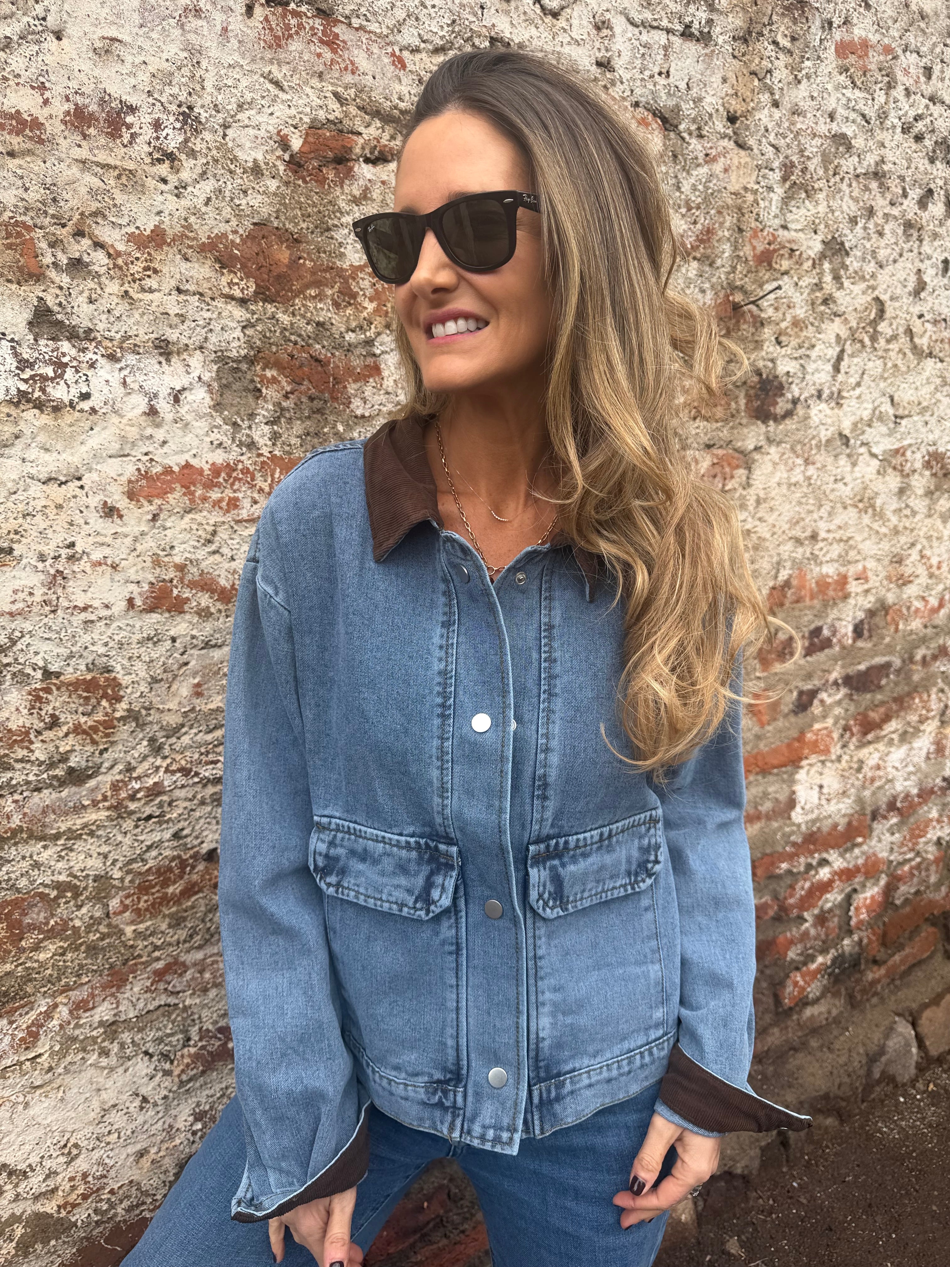 Chaqueta bluejean detalles cotelé celeste
