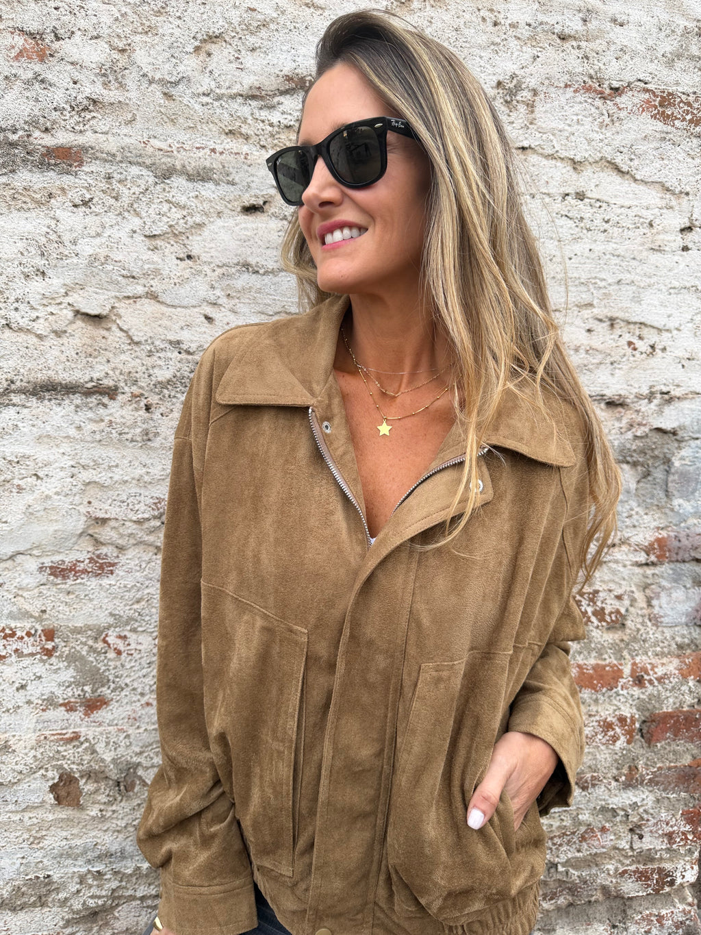 Bomber efecto cuero gamuza beige