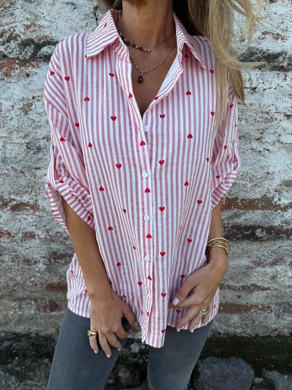 Blusa líneas y corazones roja