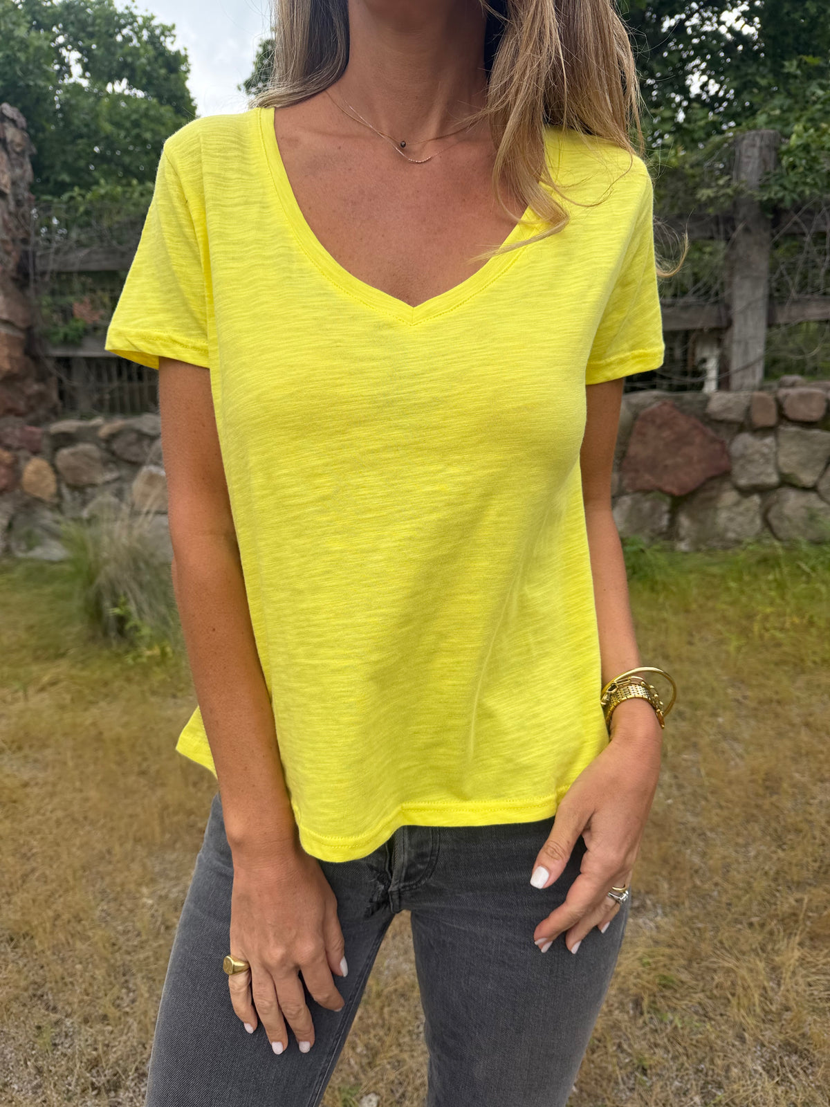 Polera hiper básica algodón amarilla