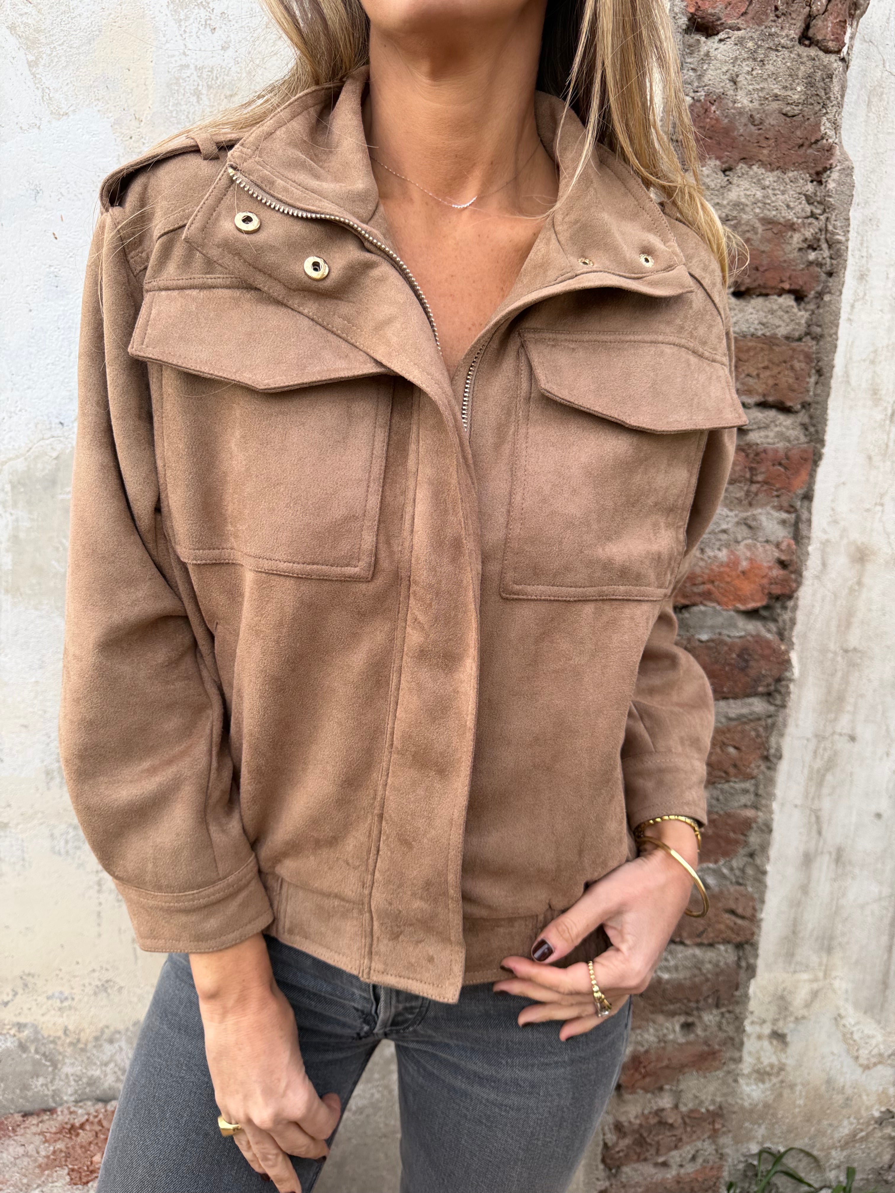 Chaqueta efecto gamuza bolsillos camel