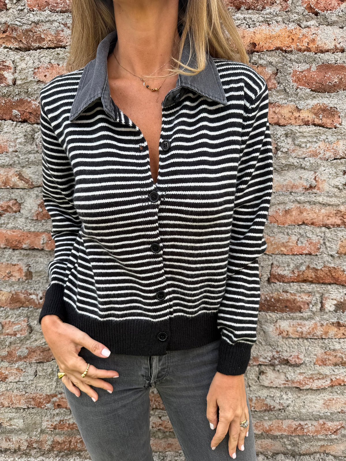 Chaleco líneas camisero cuello bluejean negro
