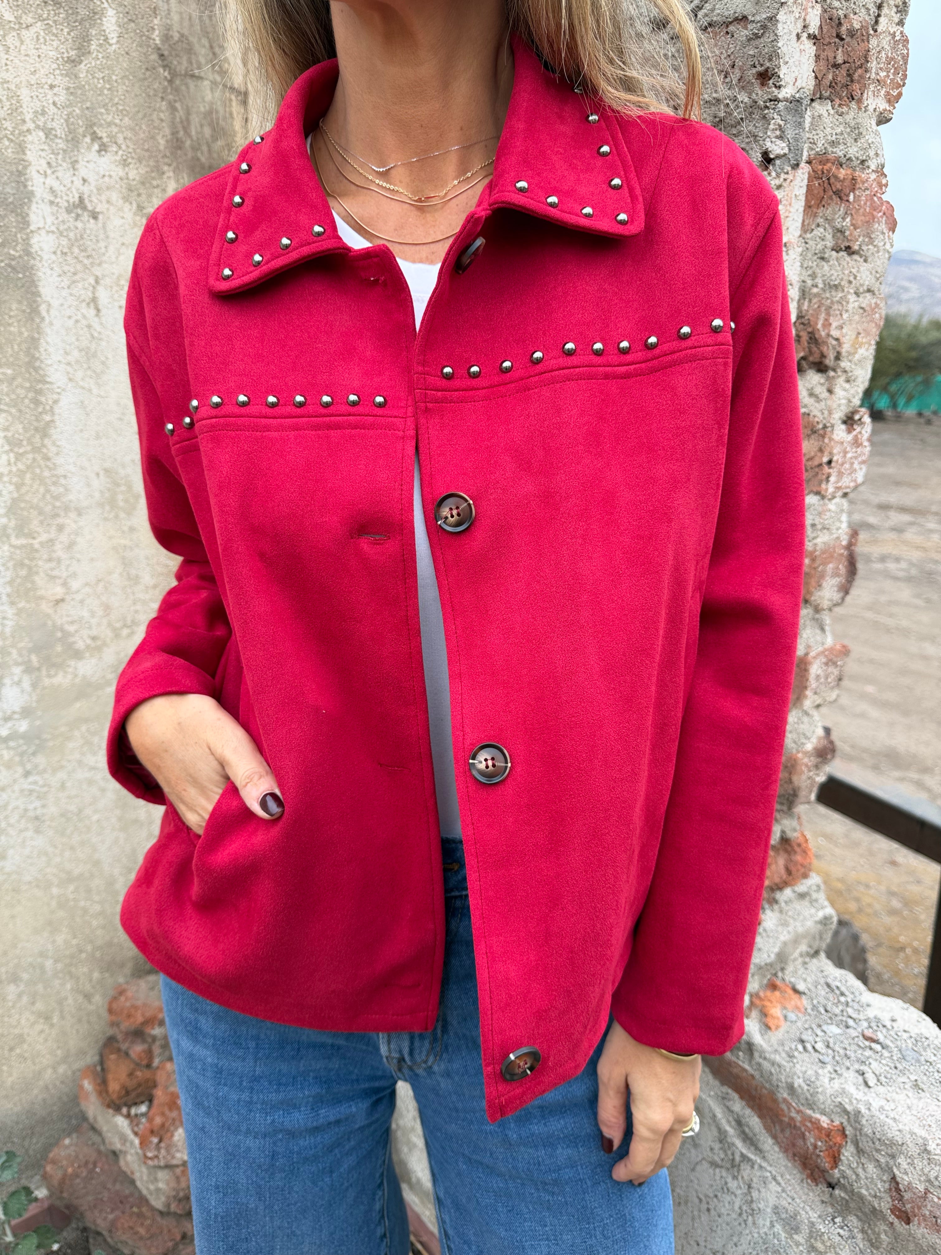 Chaqueta suede tachitas rojo italiano
