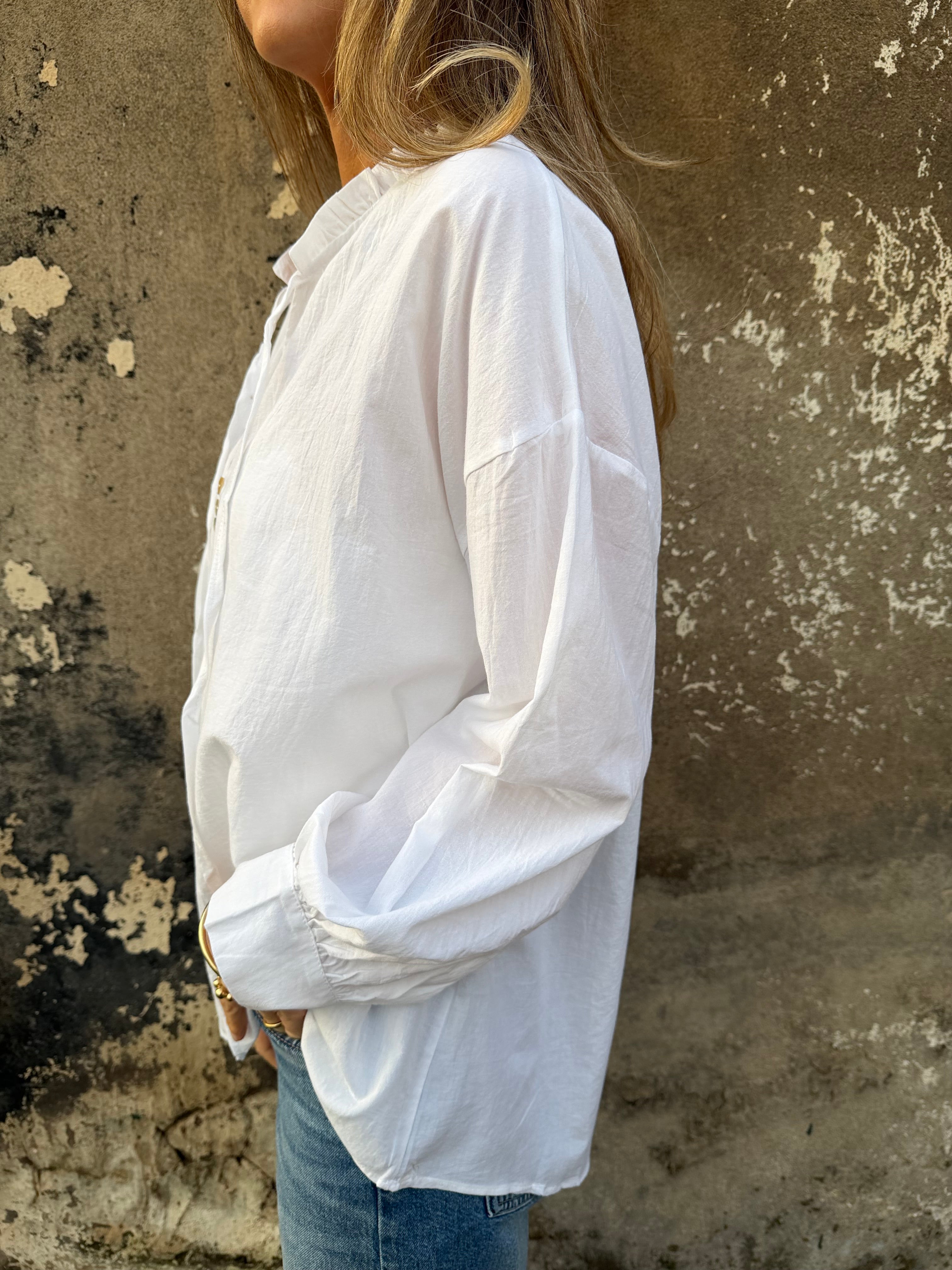Blusa botones concha perla blanca