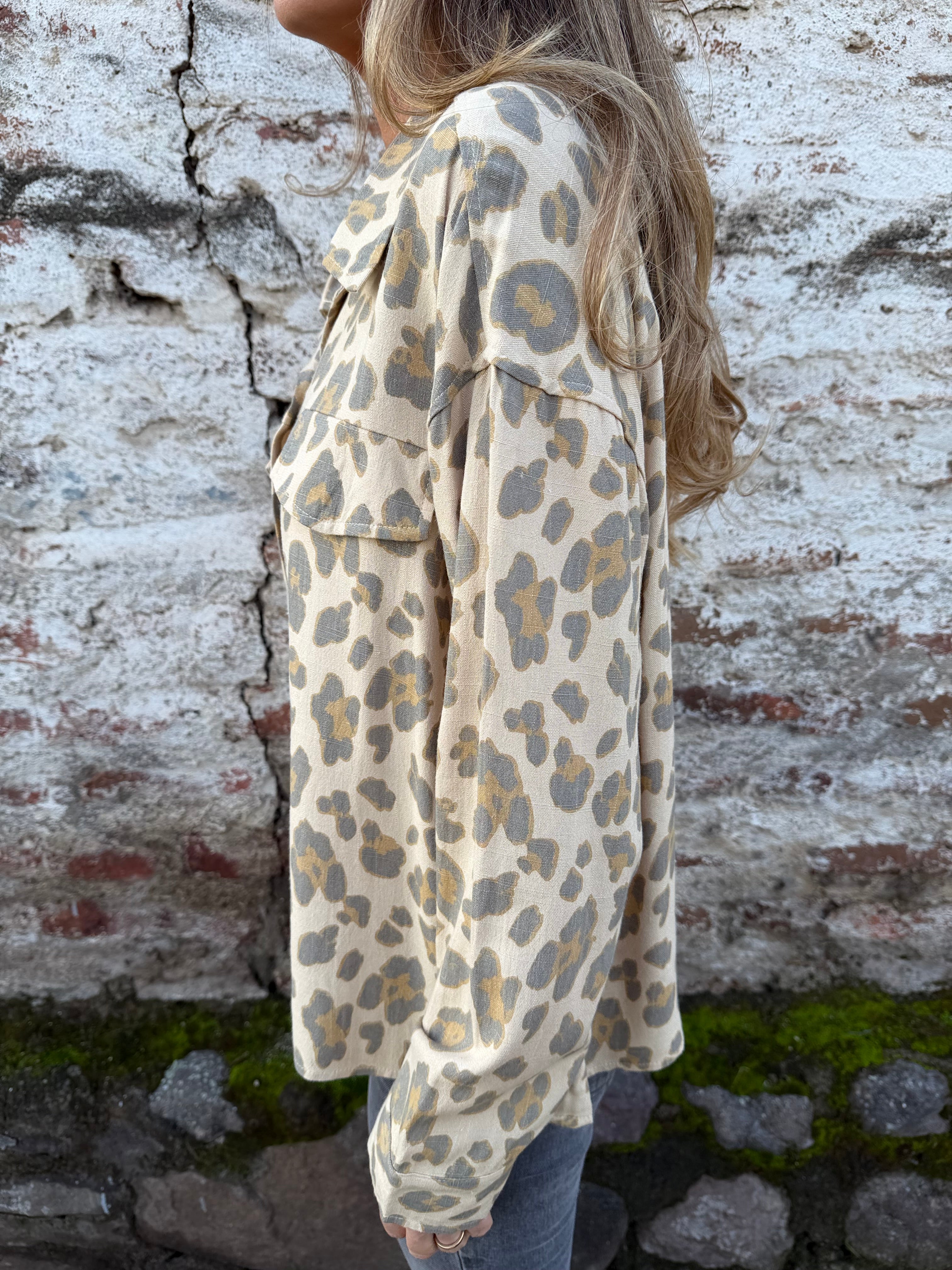 Chaqueta delgada/ blusa lino print beige clara