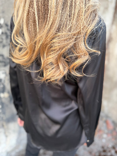 Blusa seda clásica negra