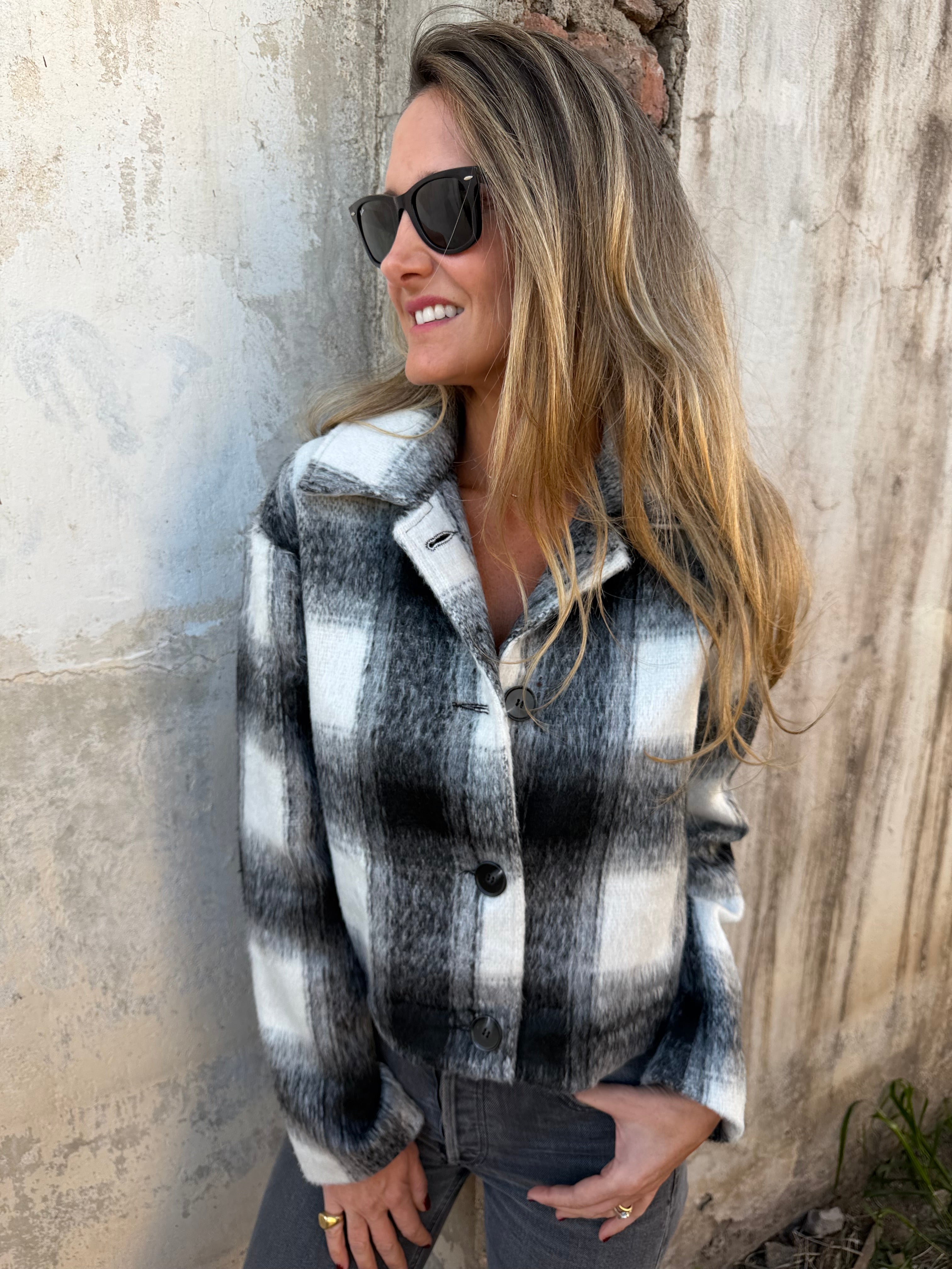 Chaqueta paño peludo escocés blanca