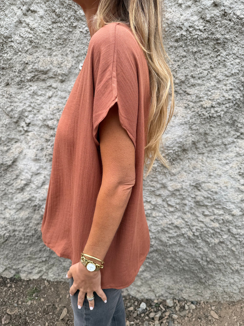 Blusa básica V pinza central terracota