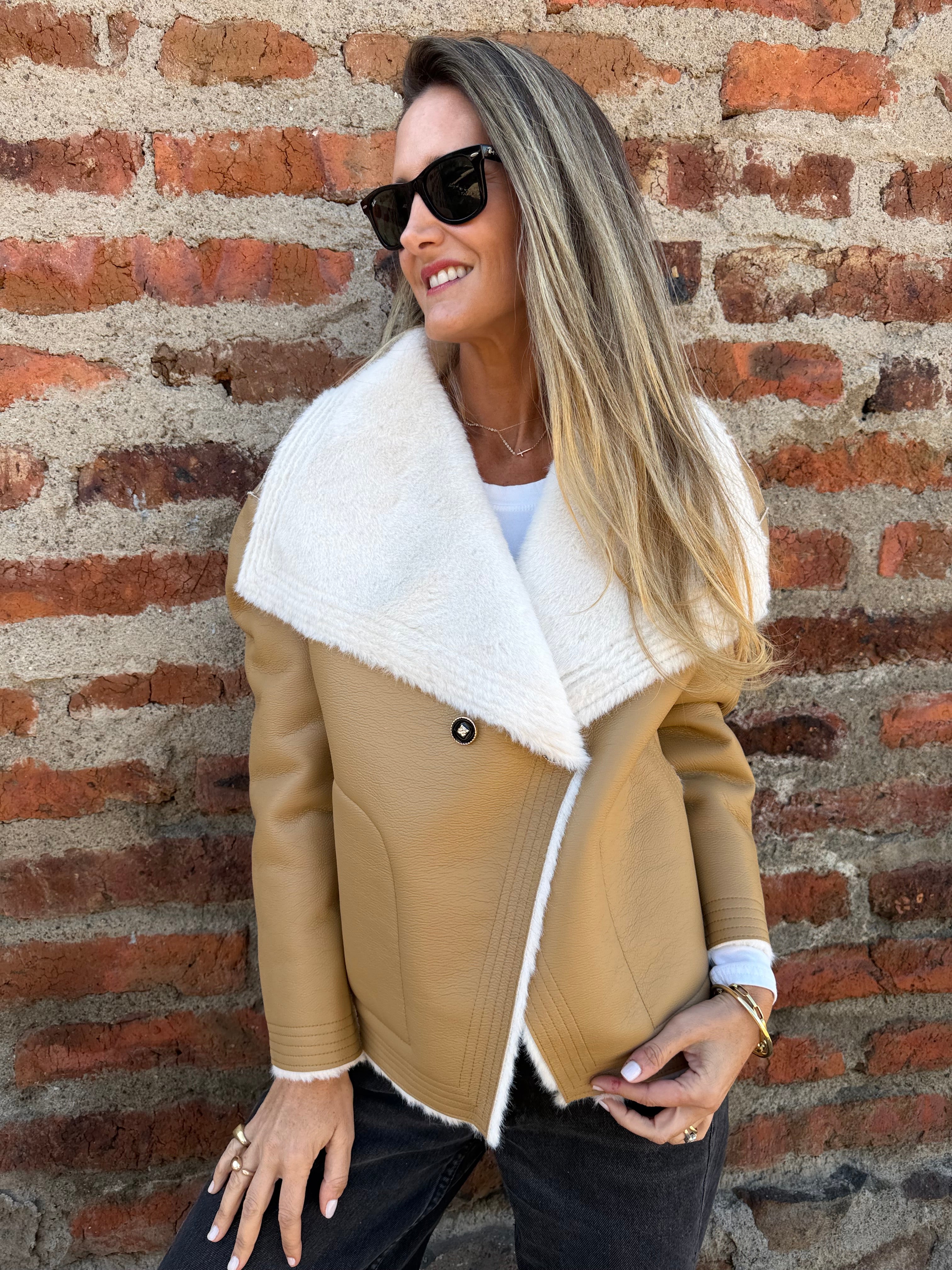 Chaqueta efecto cuero camel