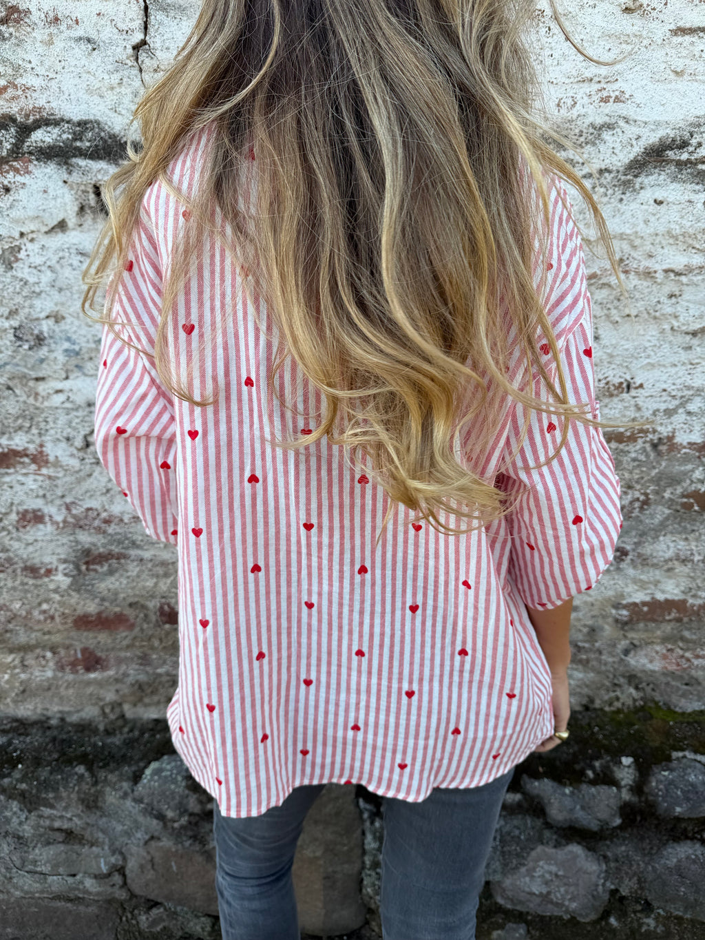 Blusa líneas y corazones roja