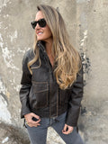 Chaqueta efecto cuero desgastado café