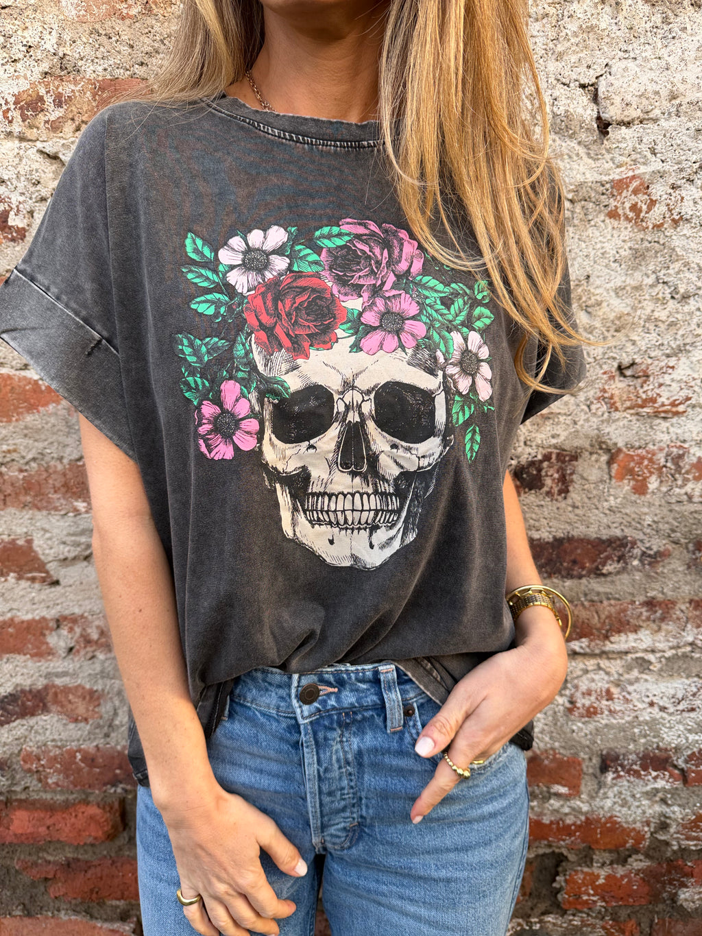Polera calavera flores negra