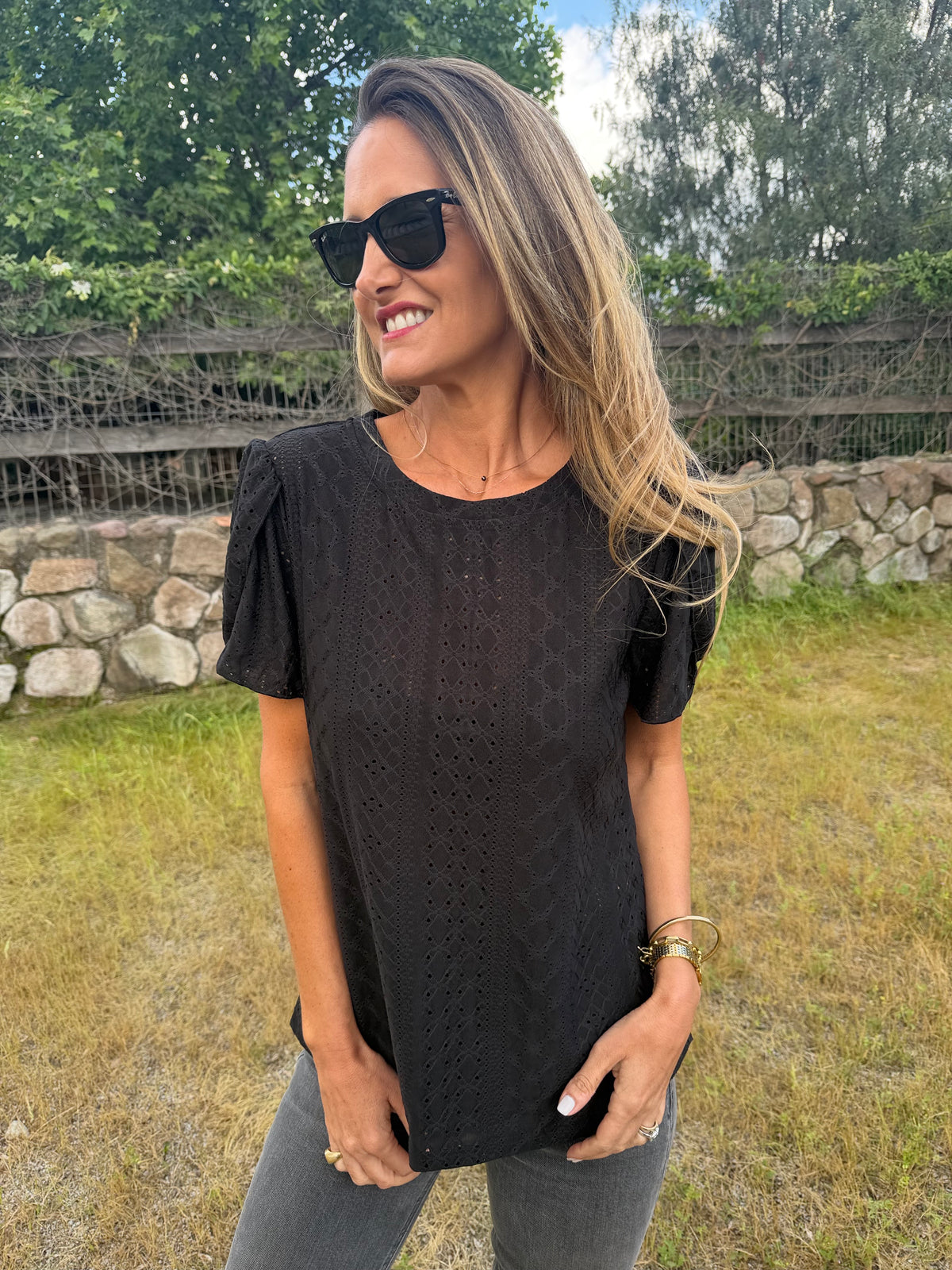 Polera lycra detalles mangas negra