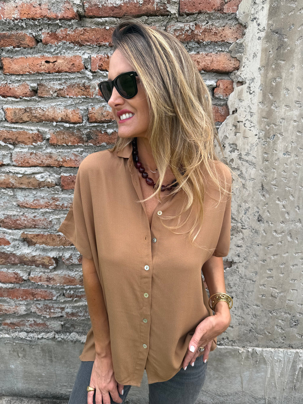 Blusa simple perfecta camel
