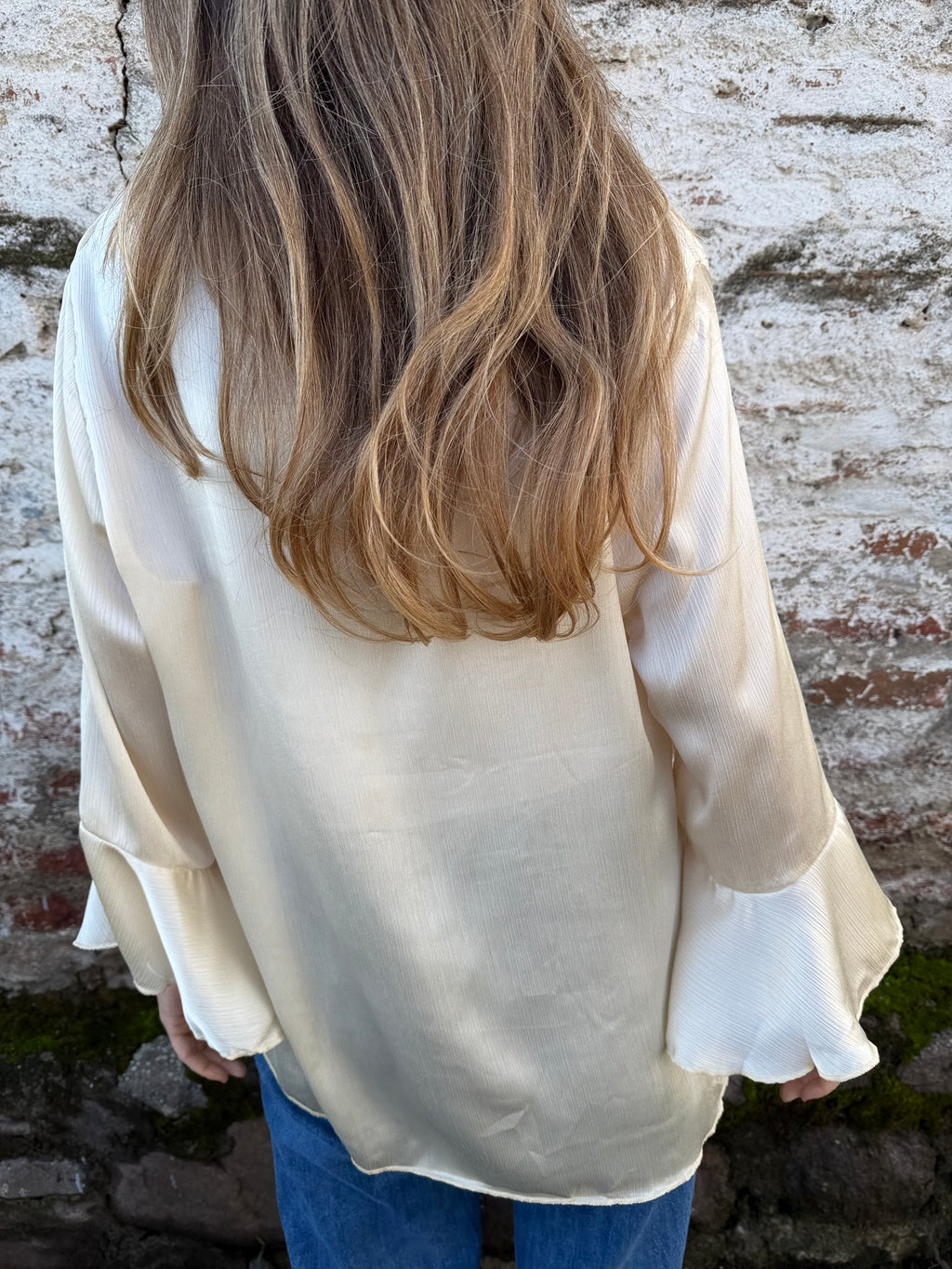 Blusa perlada volados vainilla
