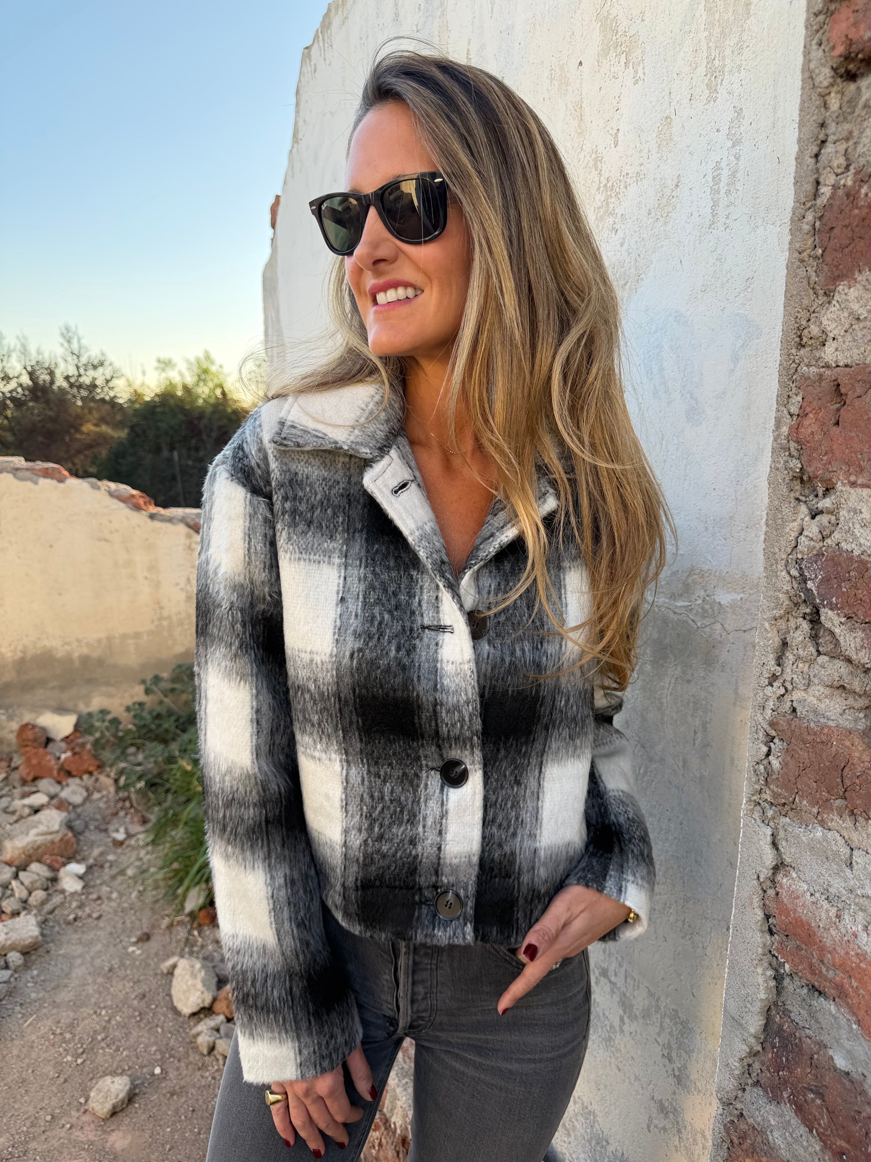 Chaqueta paño peludo escocés blanca