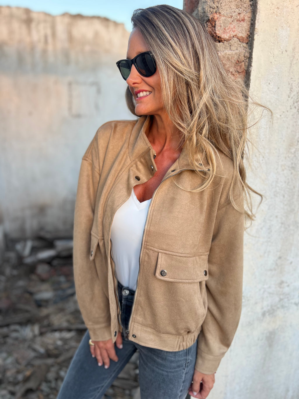 Chaqueta suede bolsillo grande camel