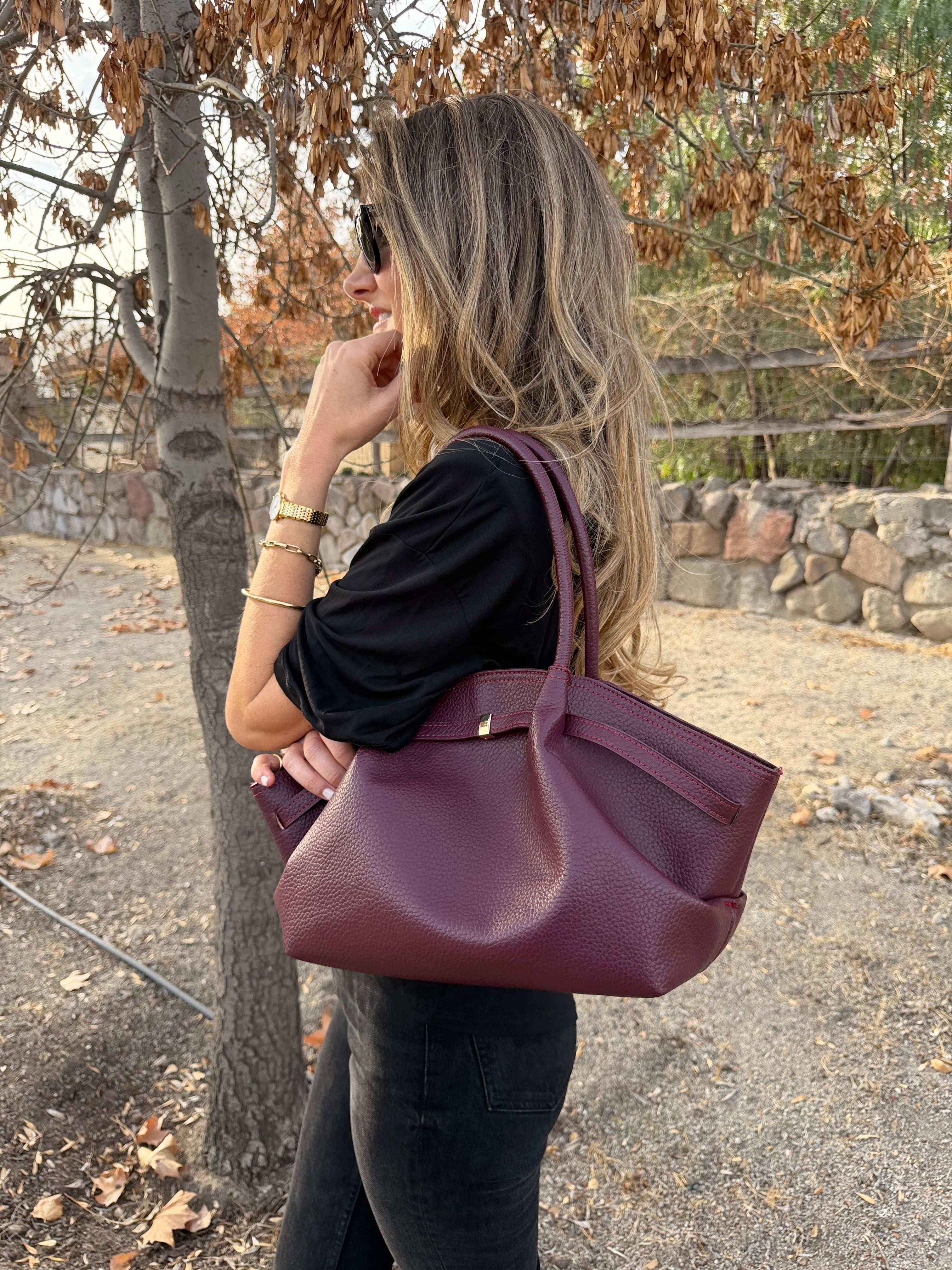 Cartera efecto cuero graneado maca burdeo