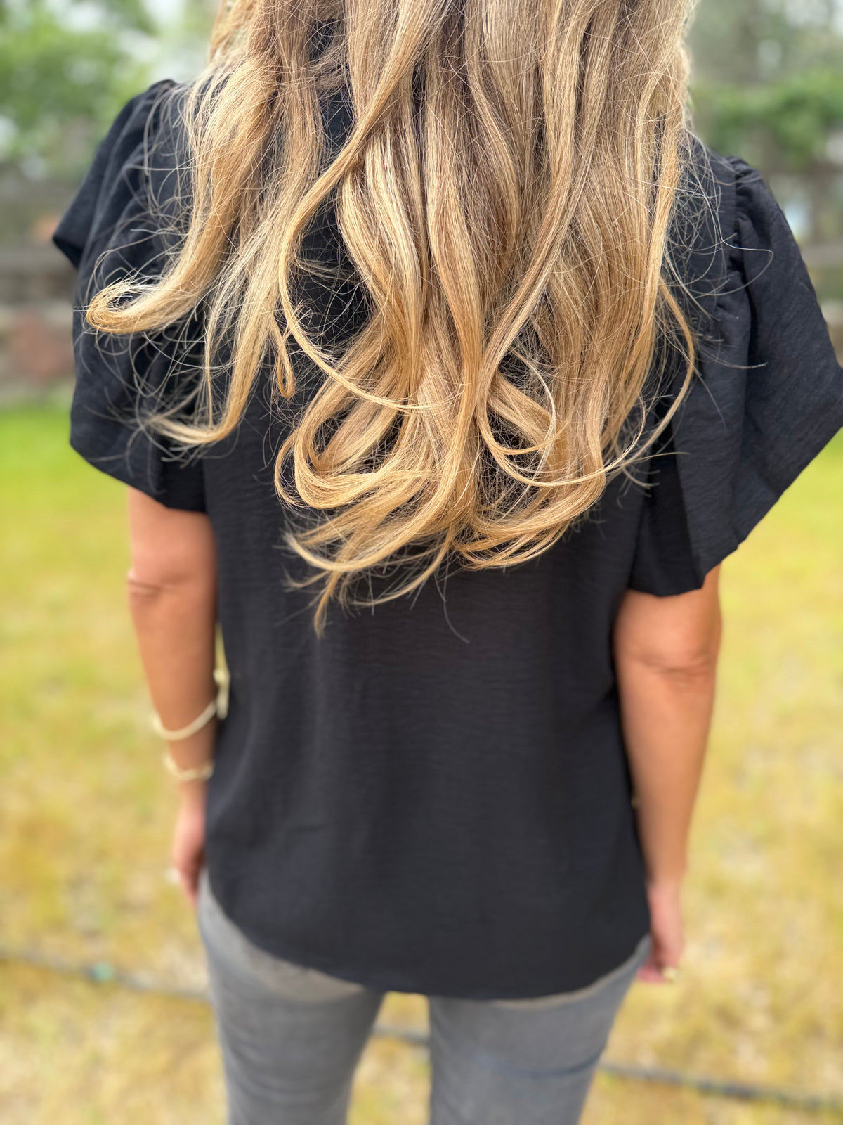 Blusa crep vuelitos mangas negra
