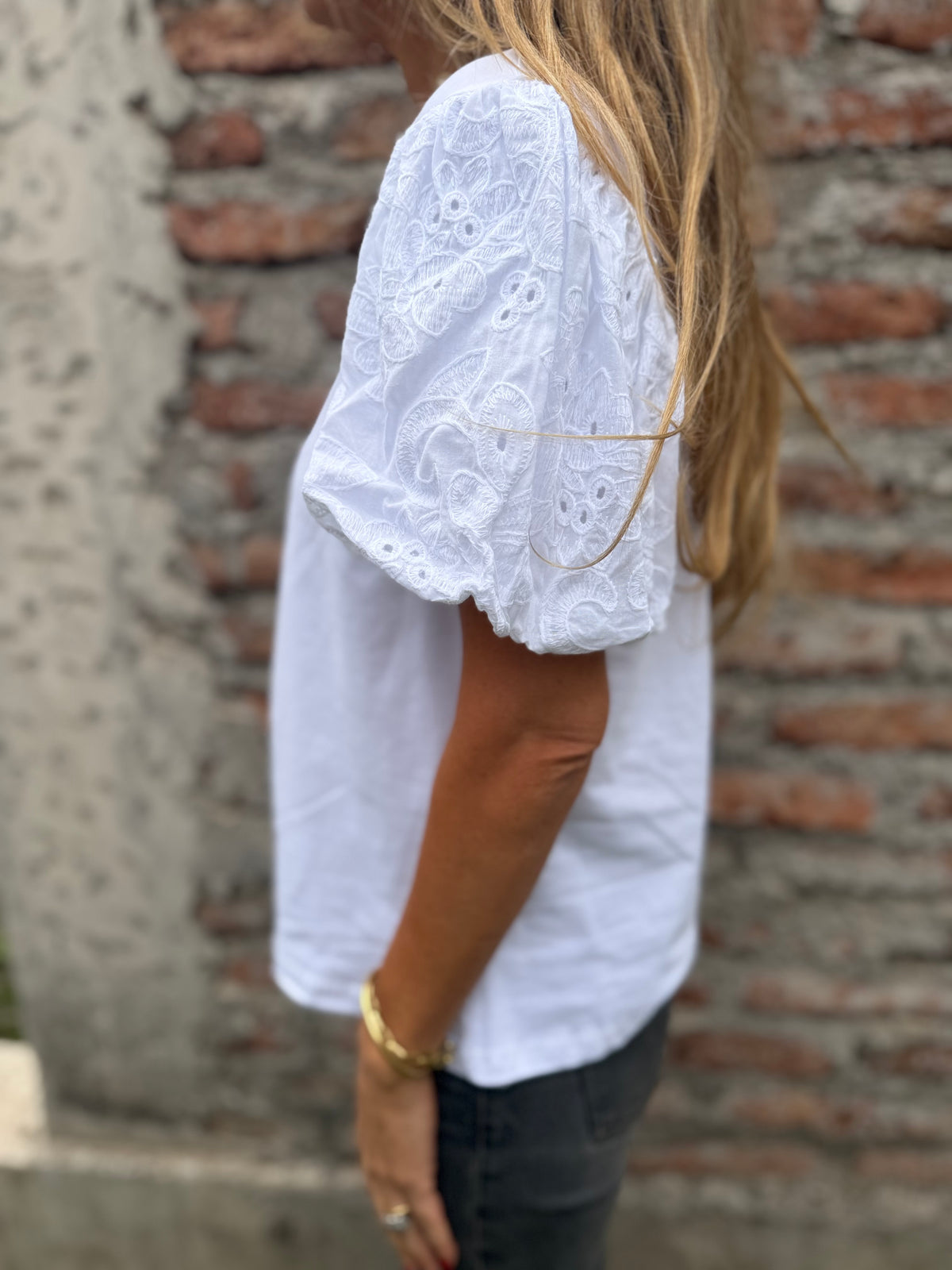 New polera algodón mangas broderie blanca