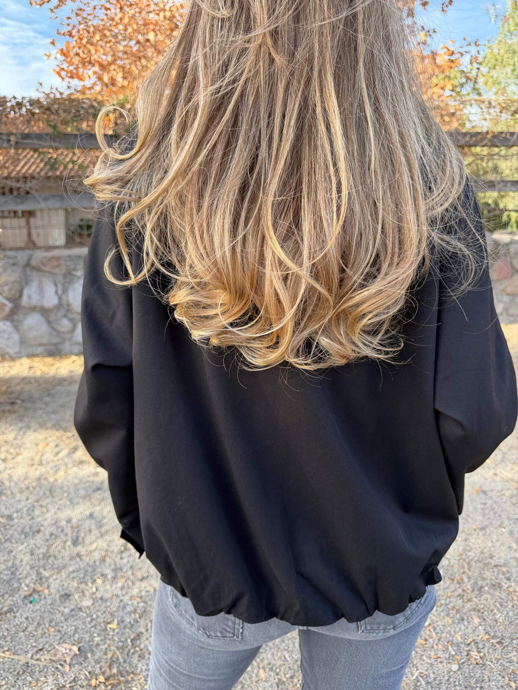 Chaqueta gabardina clásica negra