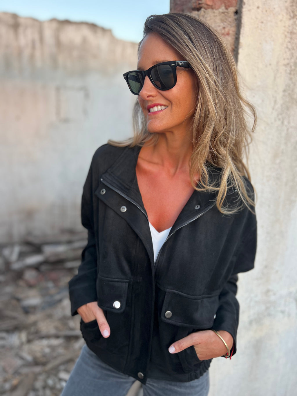 Chaqueta suede bolsillo grande negro