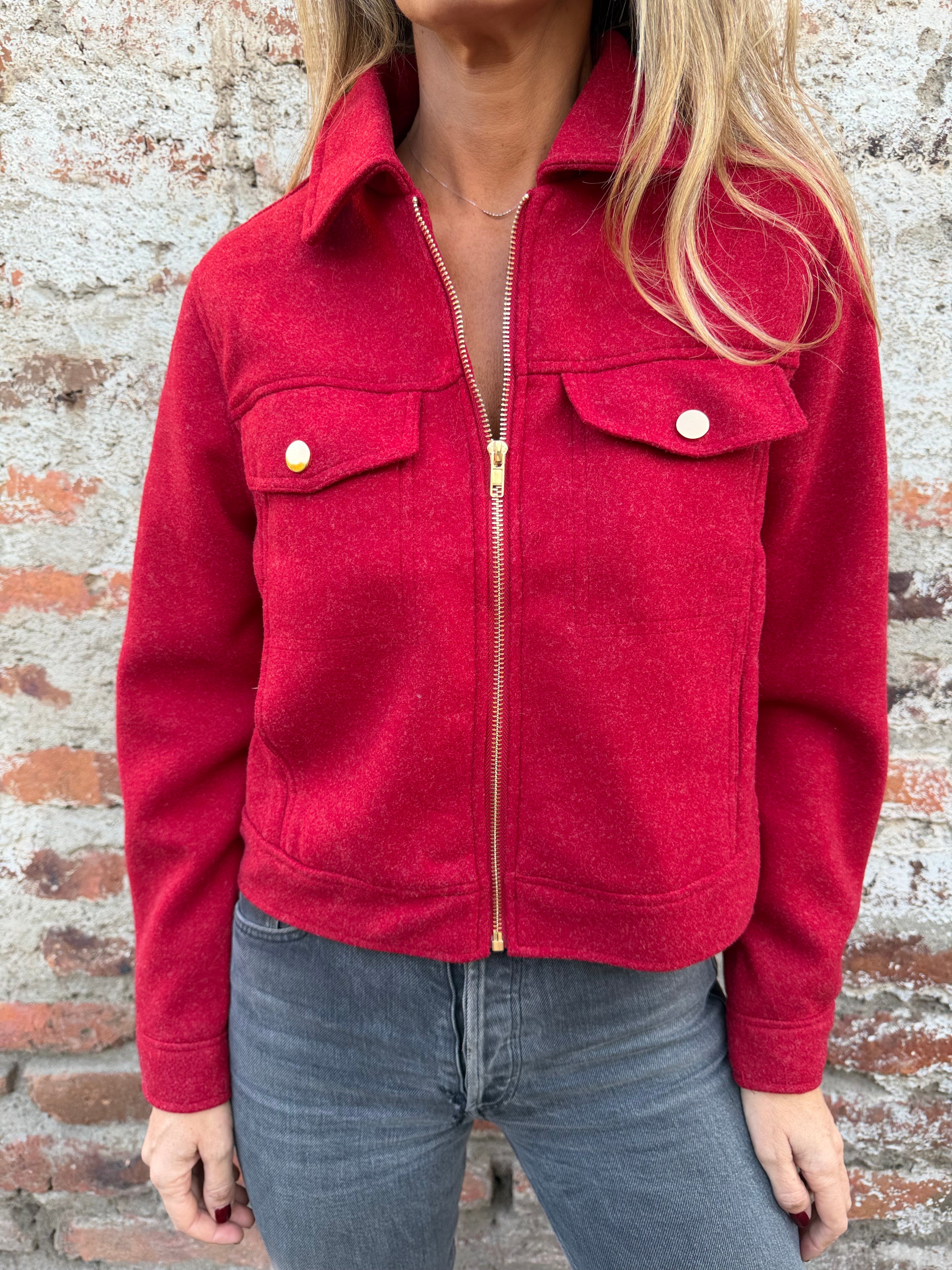 Chaqueta paño clásico herrajes dorados roja