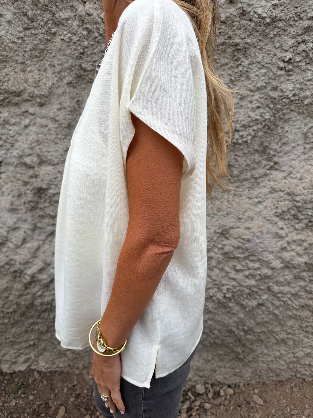 Blusa básica V pinza central blanca