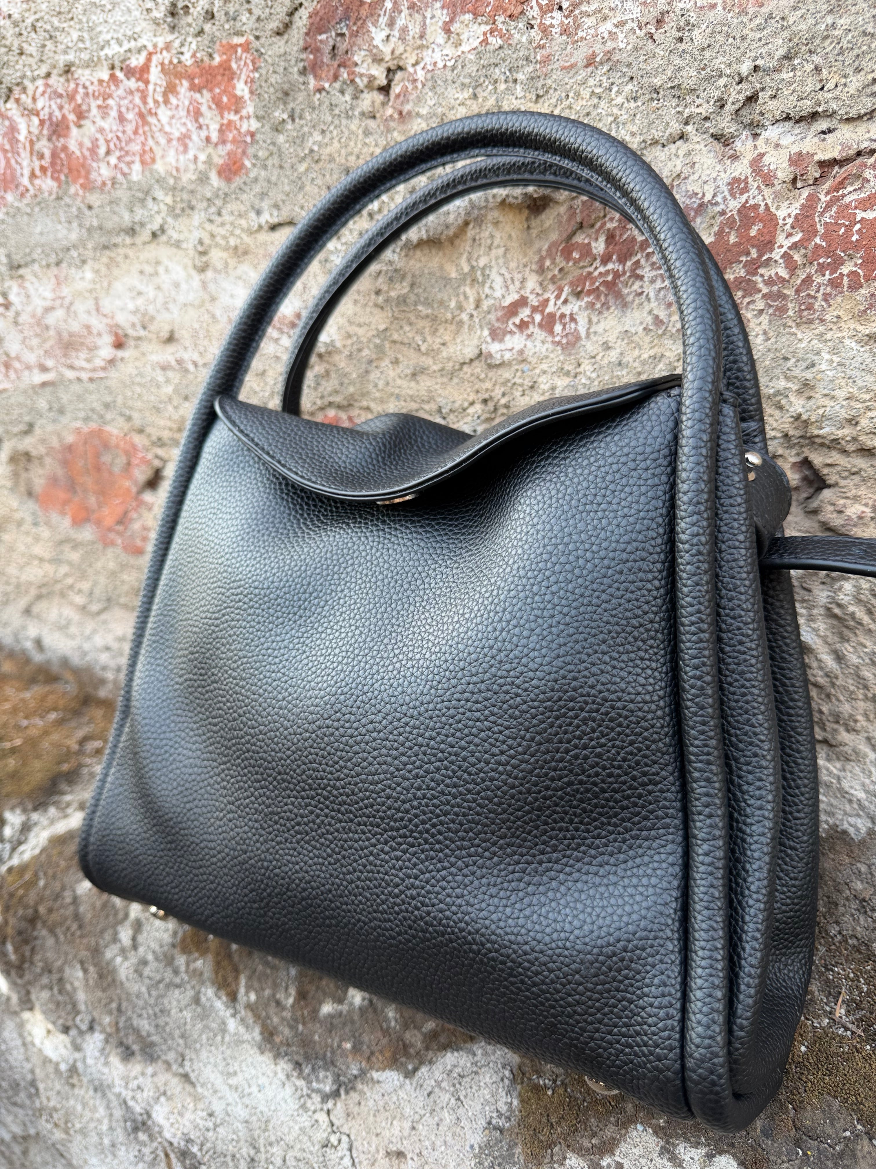 Cartera mano y hombro efecto cuero graneado increíble