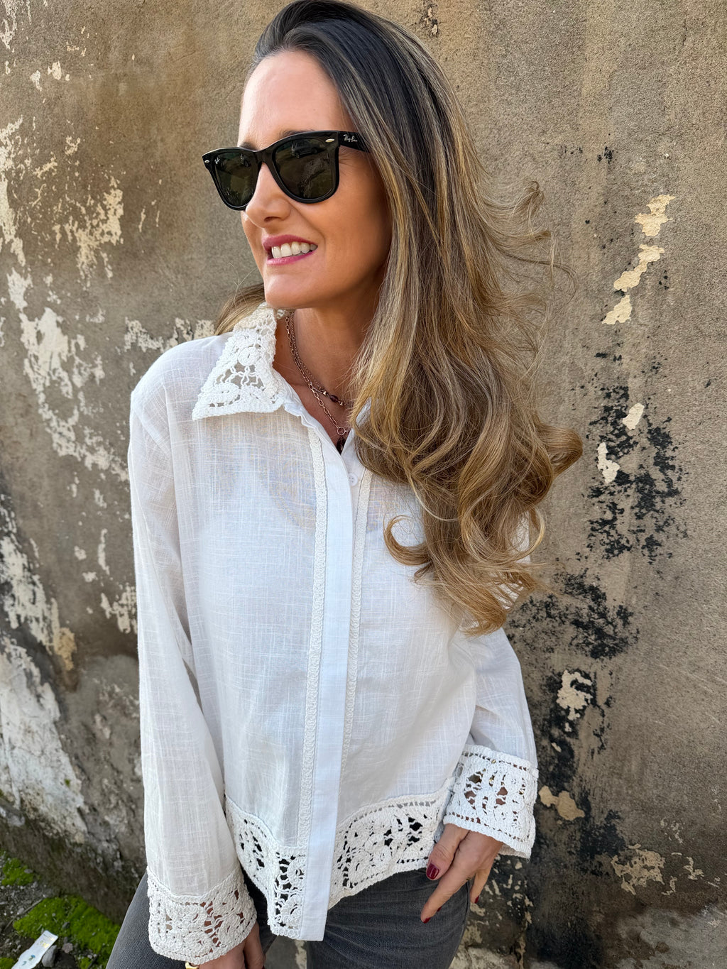 Blusa linoto y macramé blanco