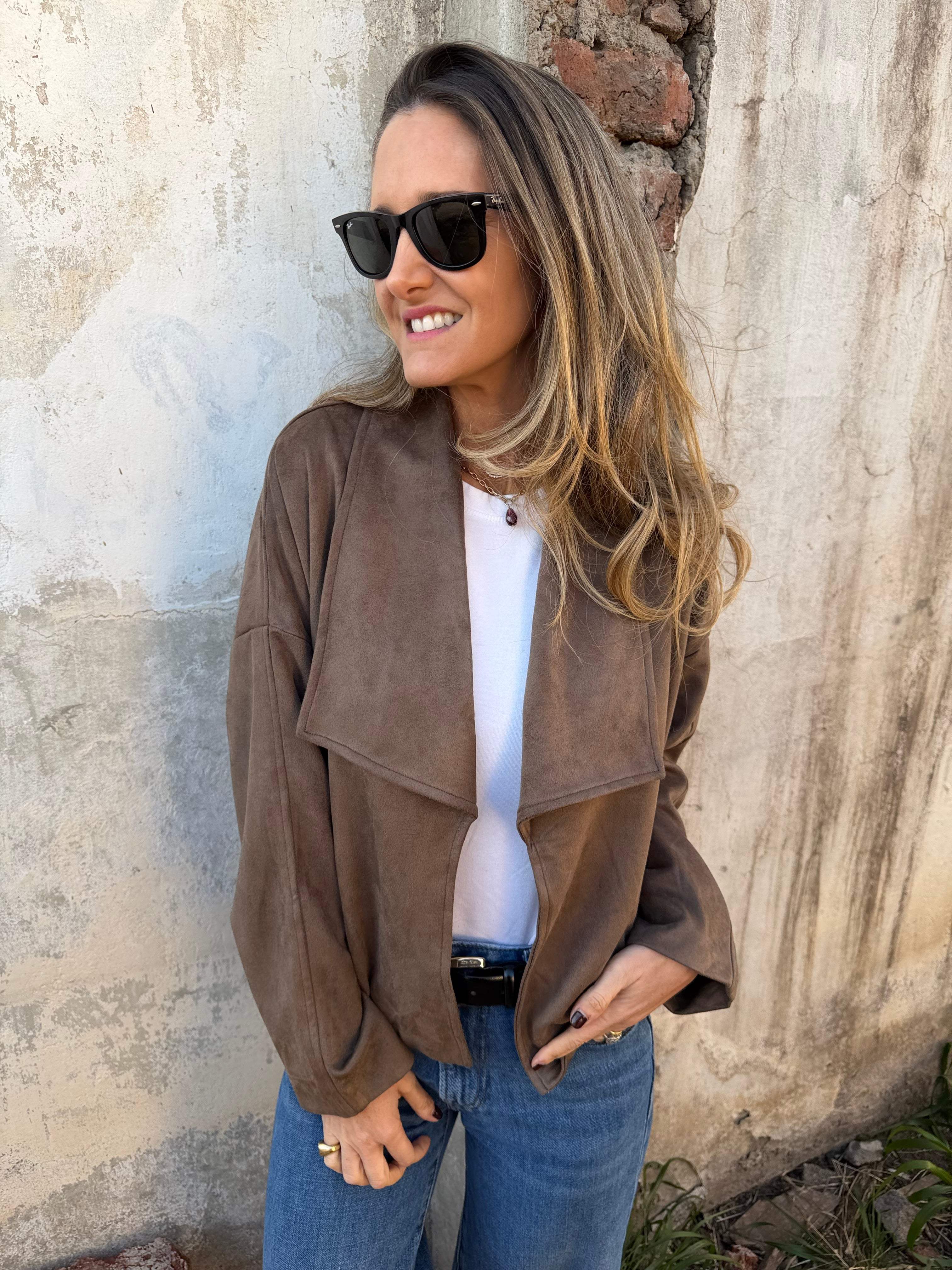 Chaqueta efecto gamuza solapa chocolate