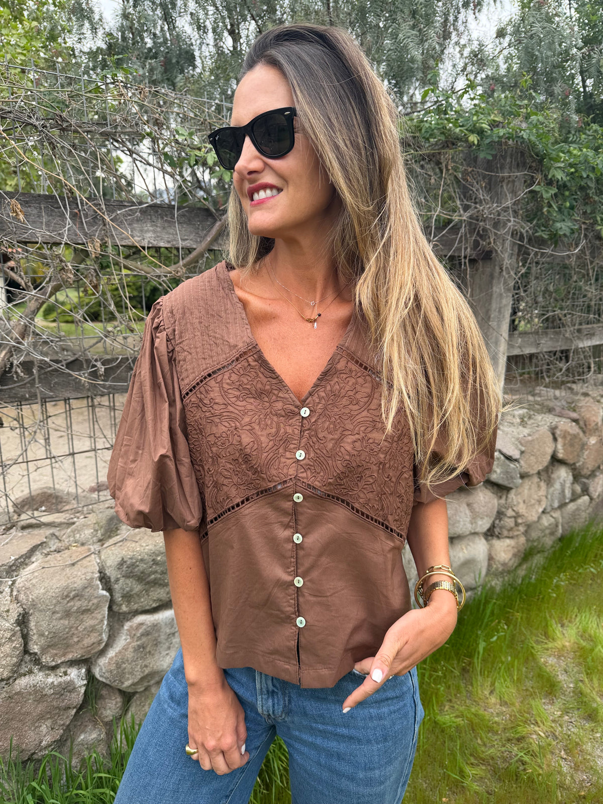 New blusa mangas abullonadas  café