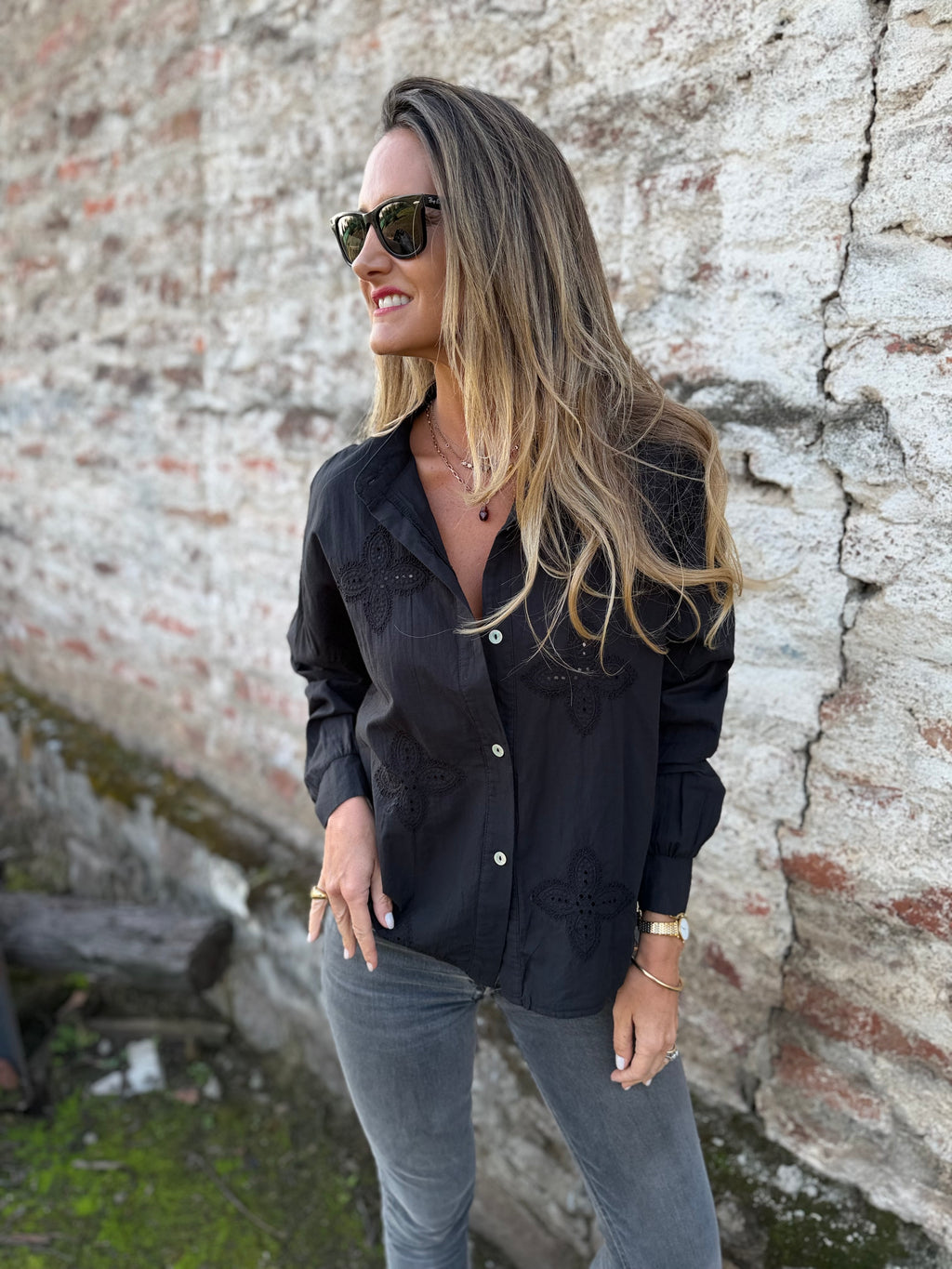 Blusa negra flores broderie