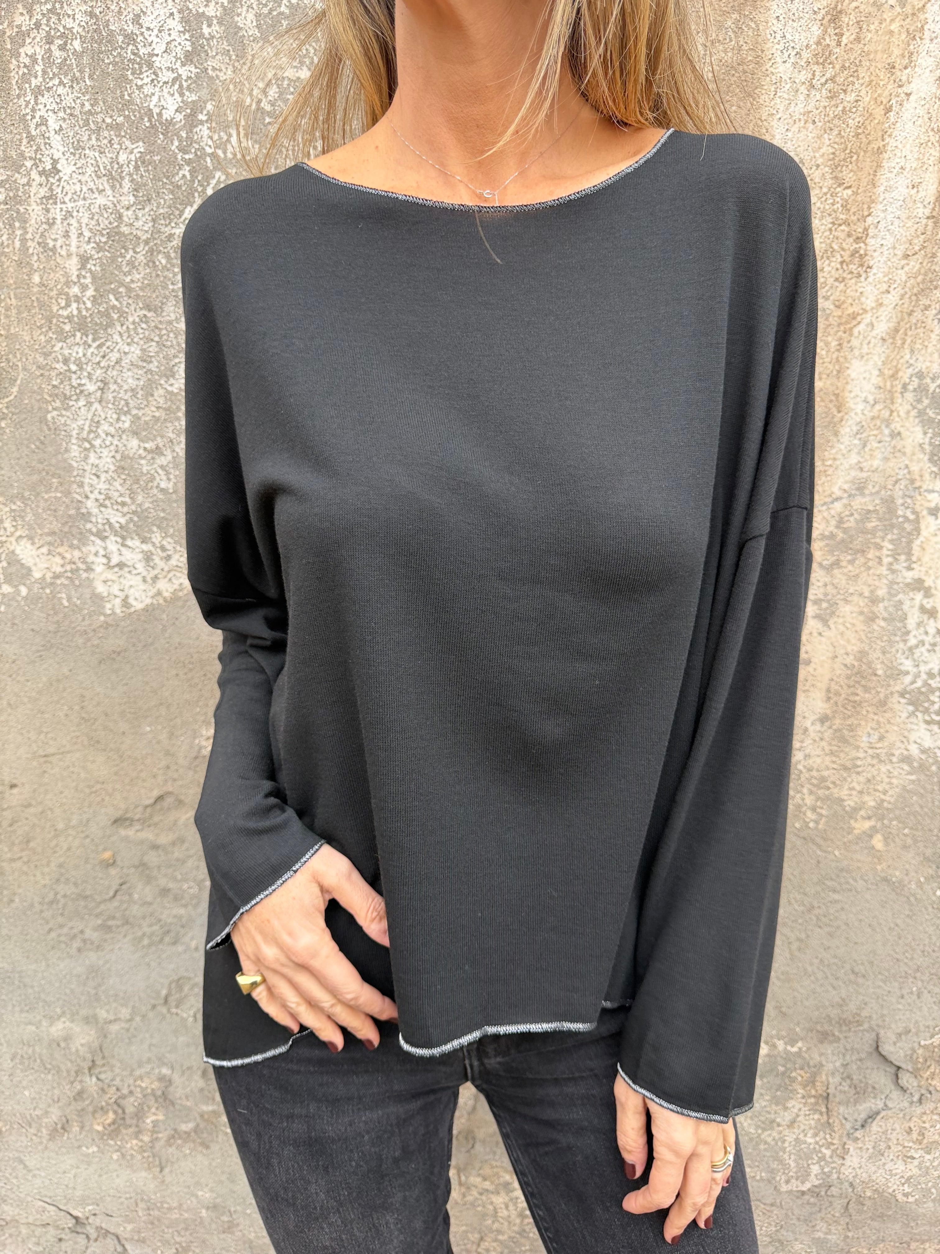 Maxxi polera lanilla bordes plateados negra