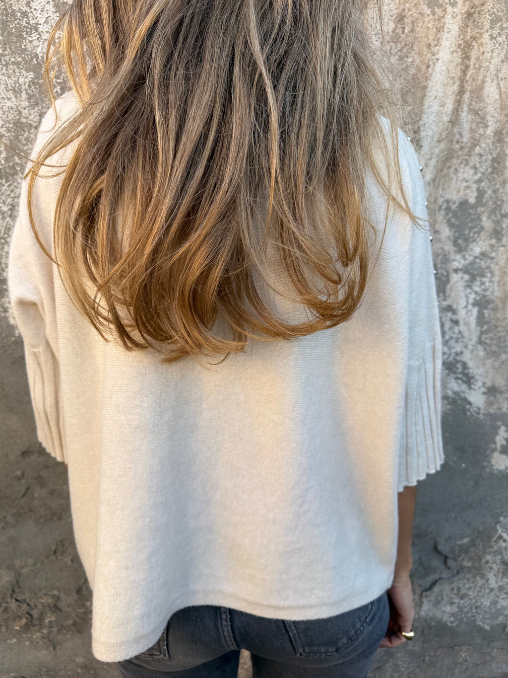 Chaleco medio cuello tachas crudo